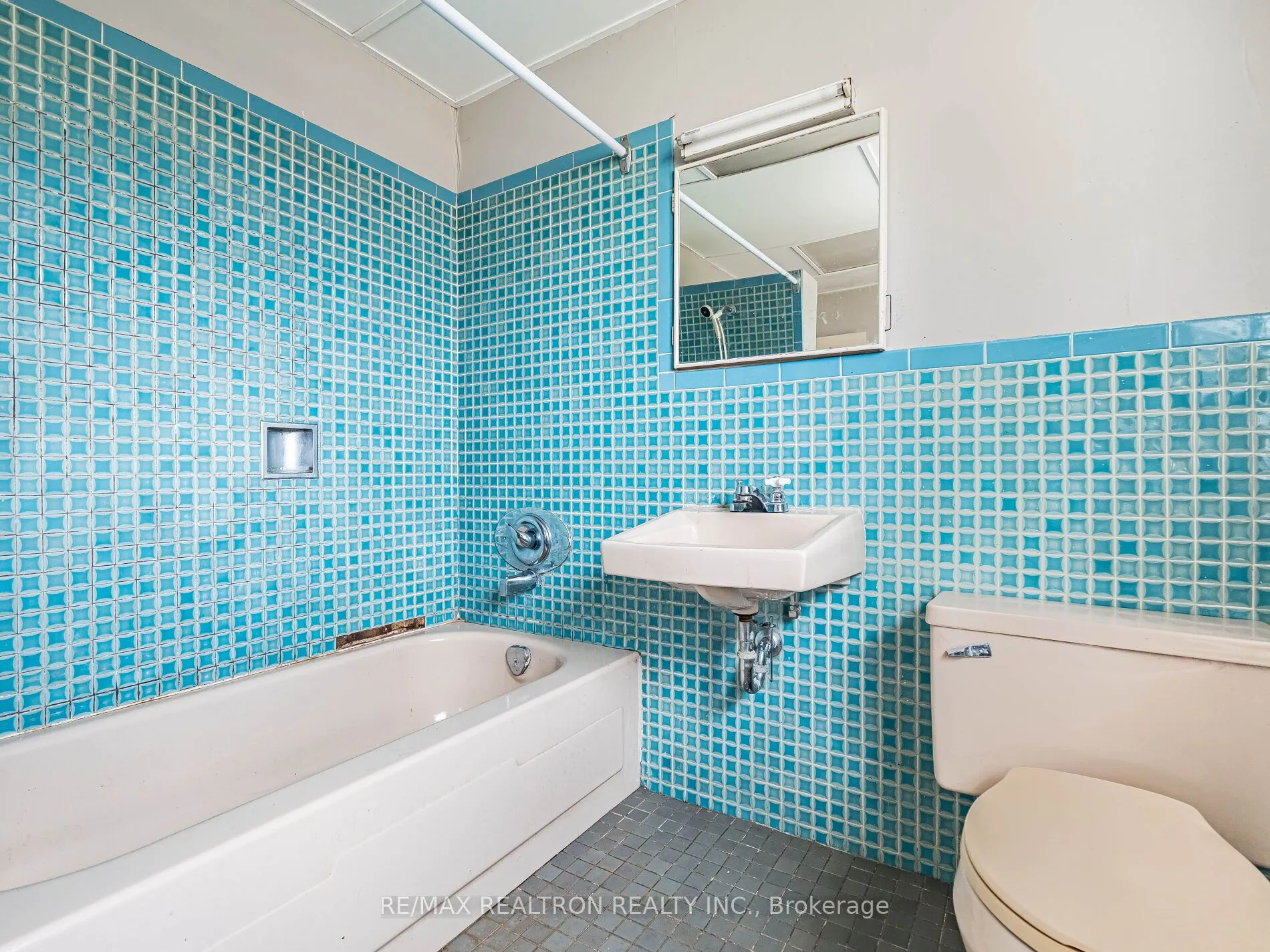 872 Royal York Road