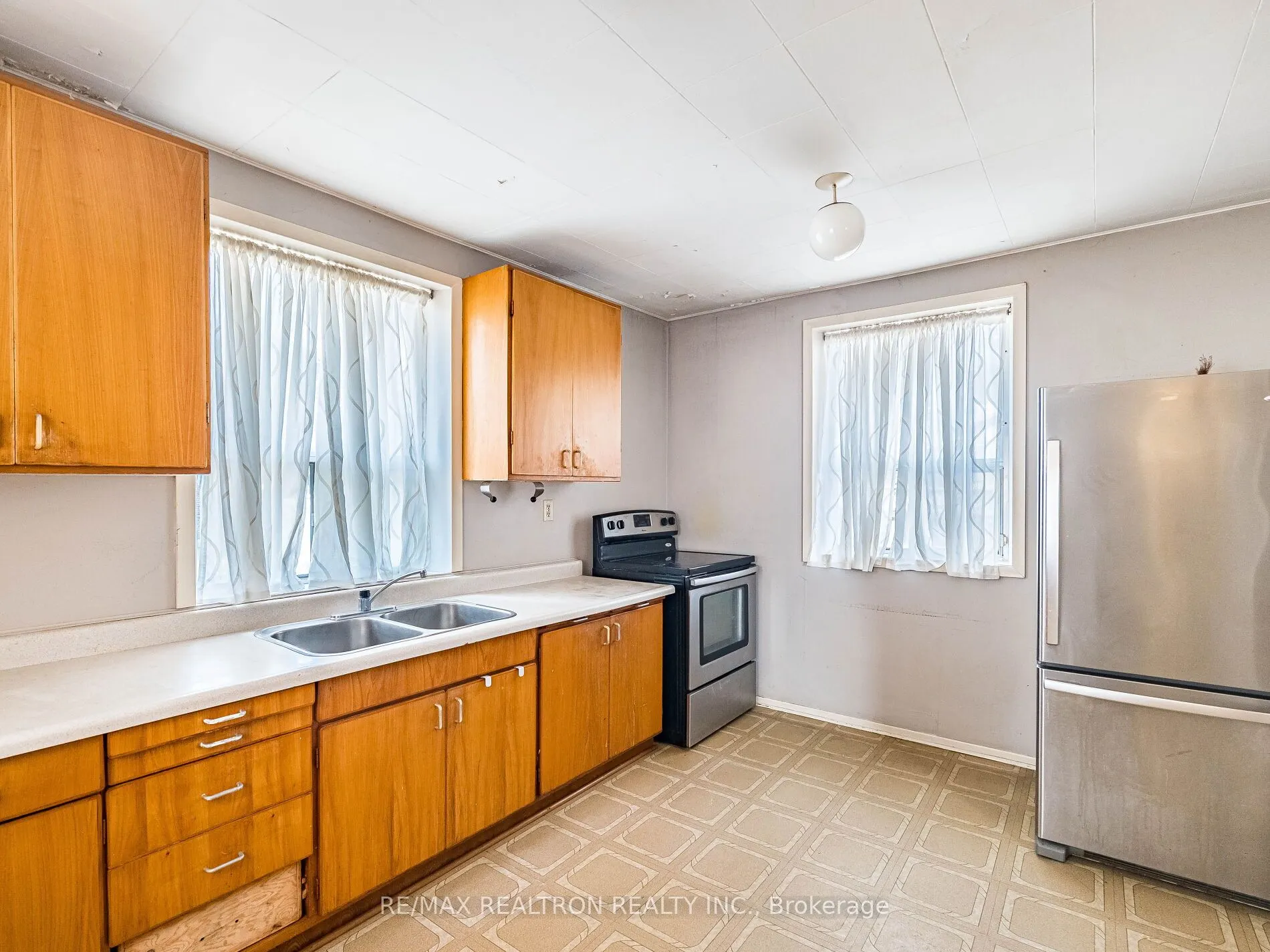 872 Royal York Road