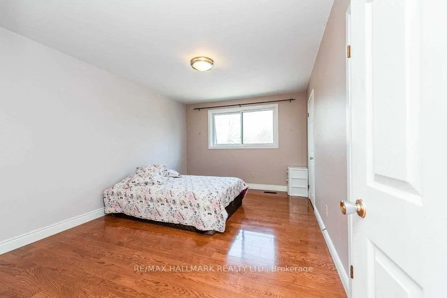 2483 Yarmouth Crescent