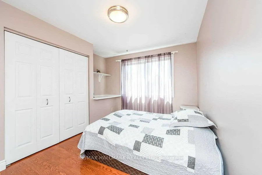2483 Yarmouth Crescent