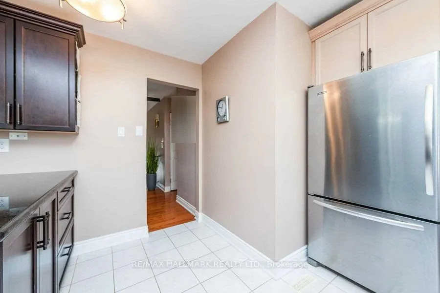 2483 Yarmouth Crescent