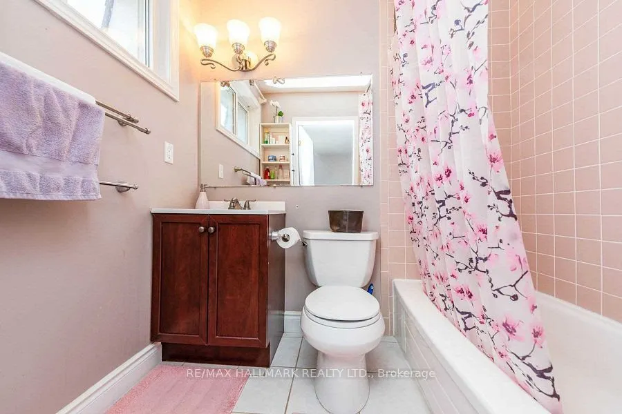 2483 Yarmouth Crescent