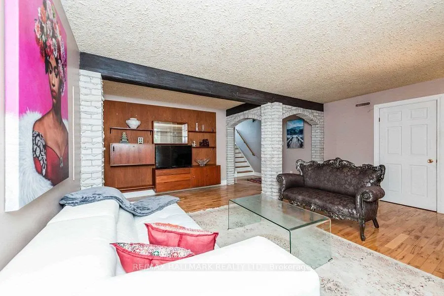 2483 Yarmouth Crescent