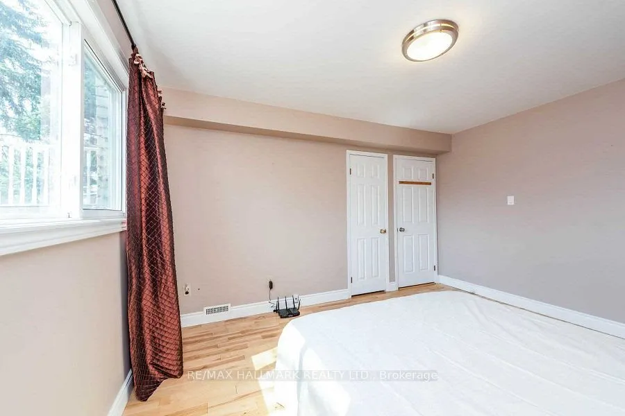 2483 Yarmouth Crescent