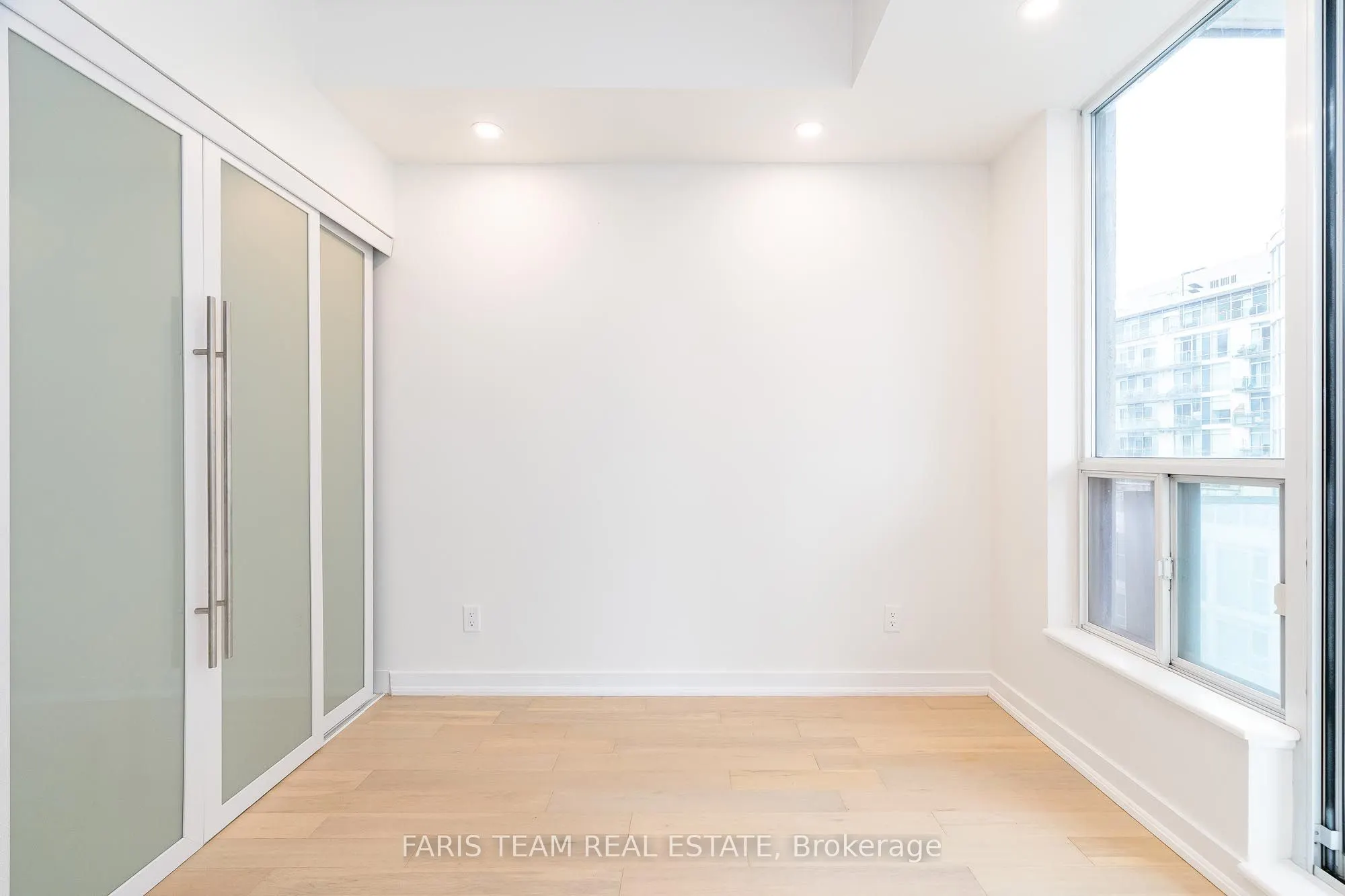 88 Palace Pier Court, #806