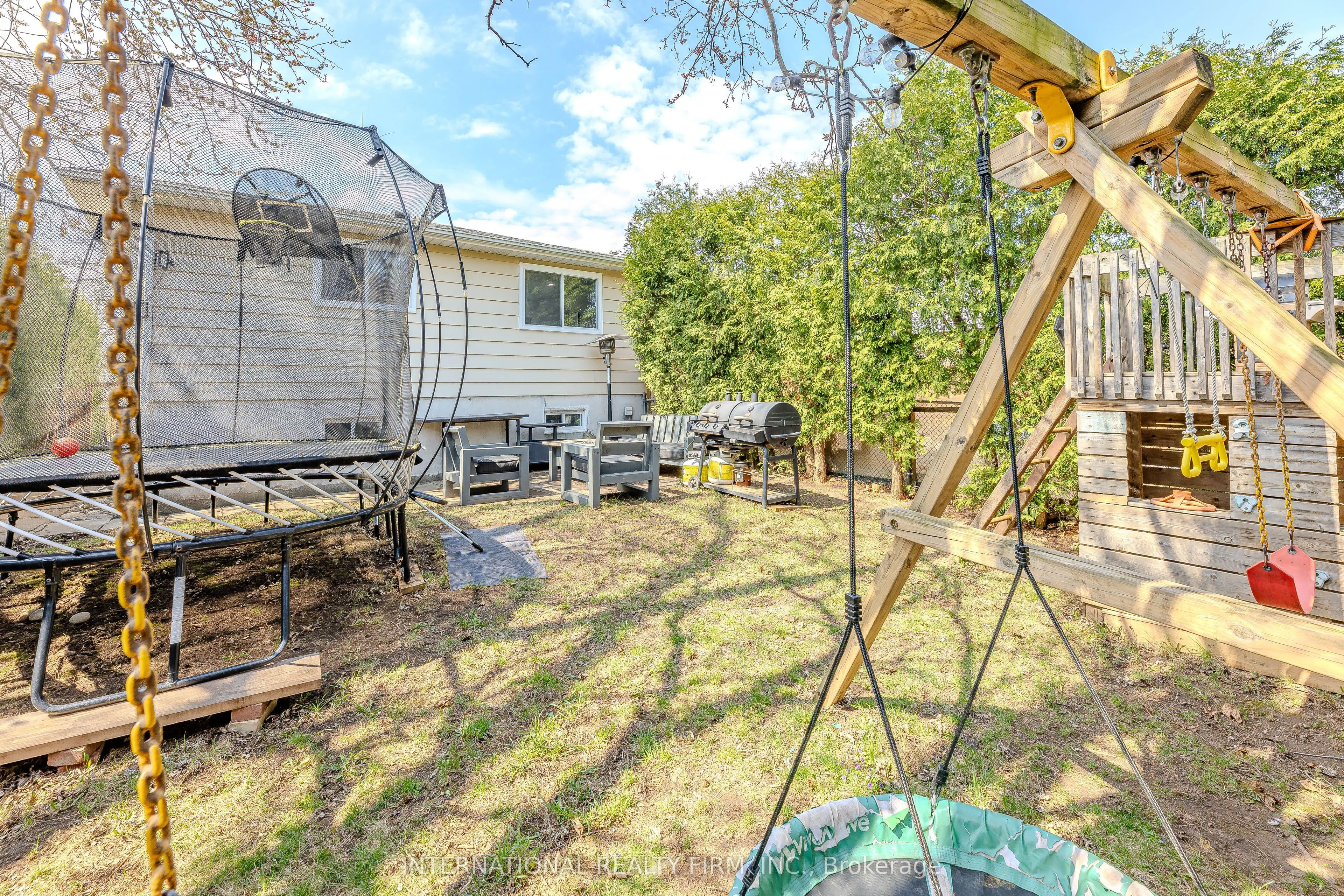 1291 Consort Crescent