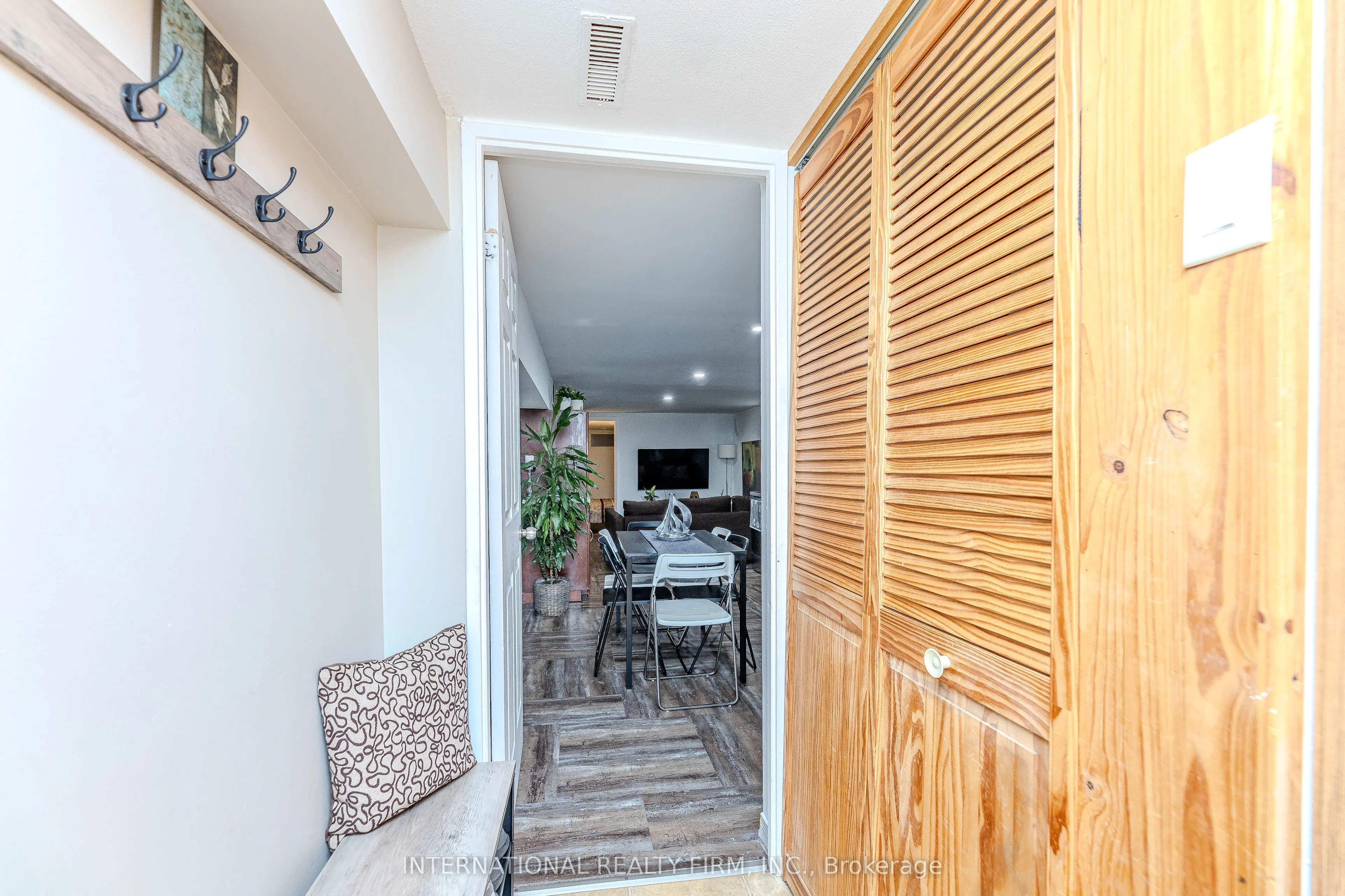 1291 Consort Crescent