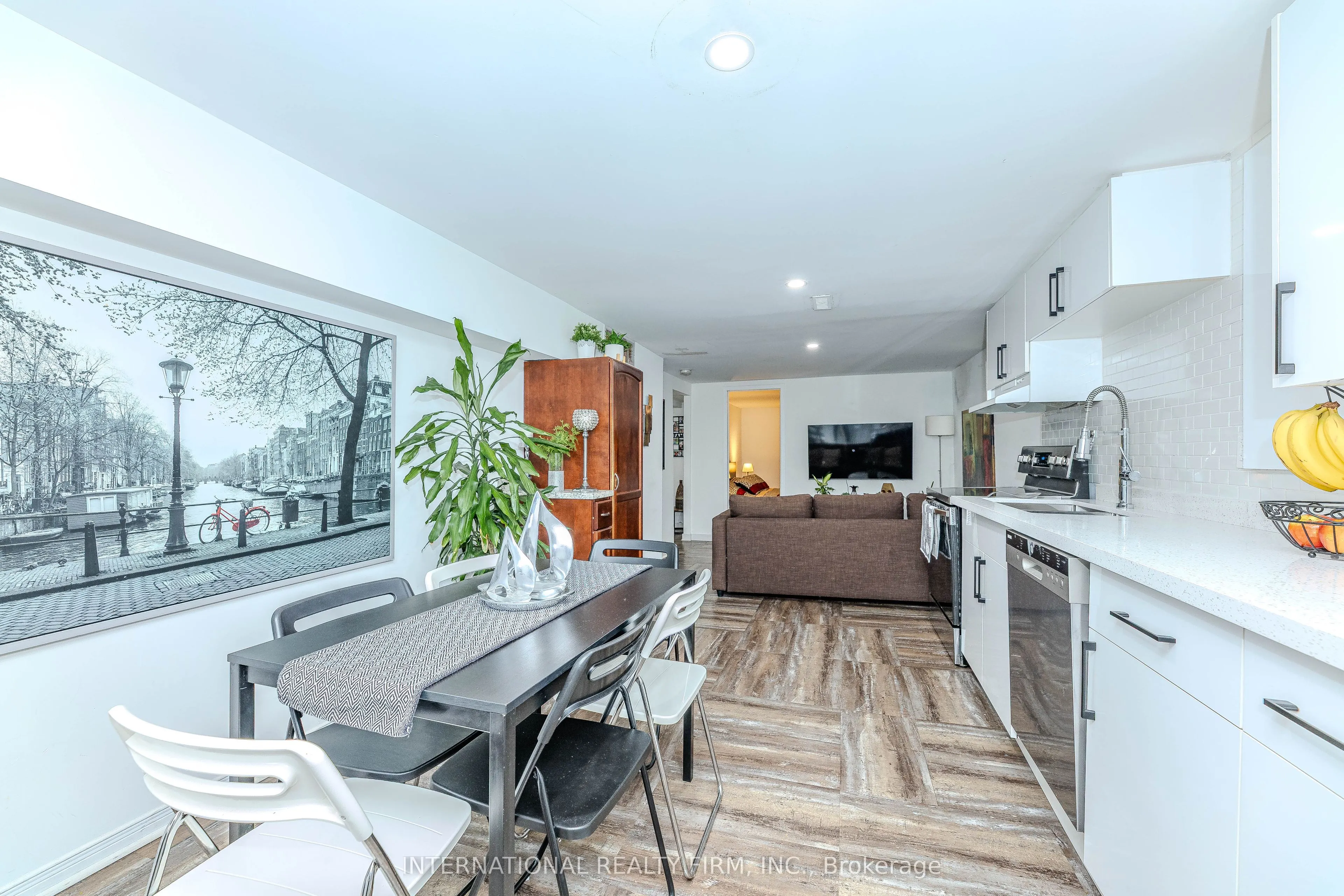 1291 Consort Crescent