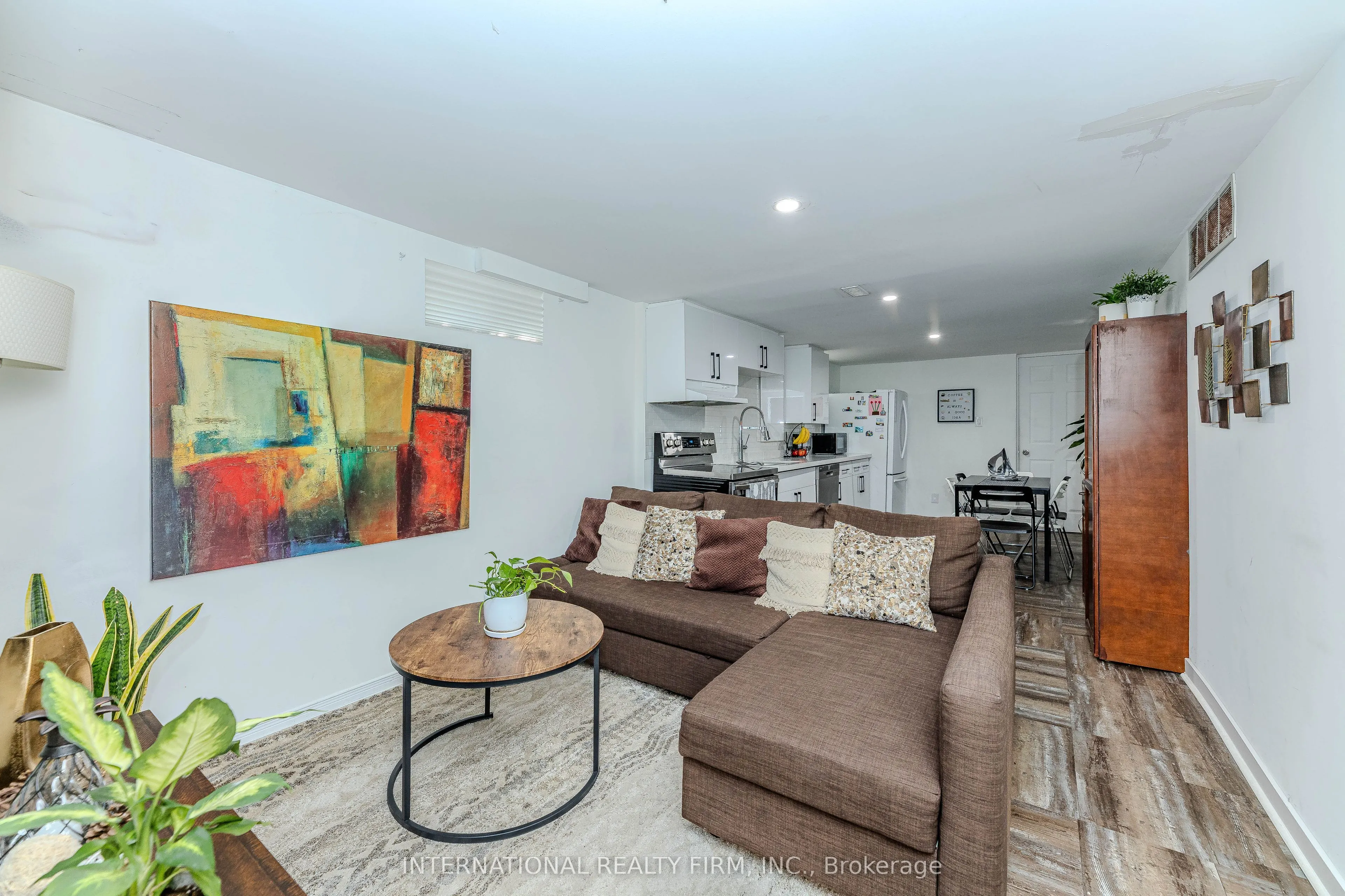 1291 Consort Crescent