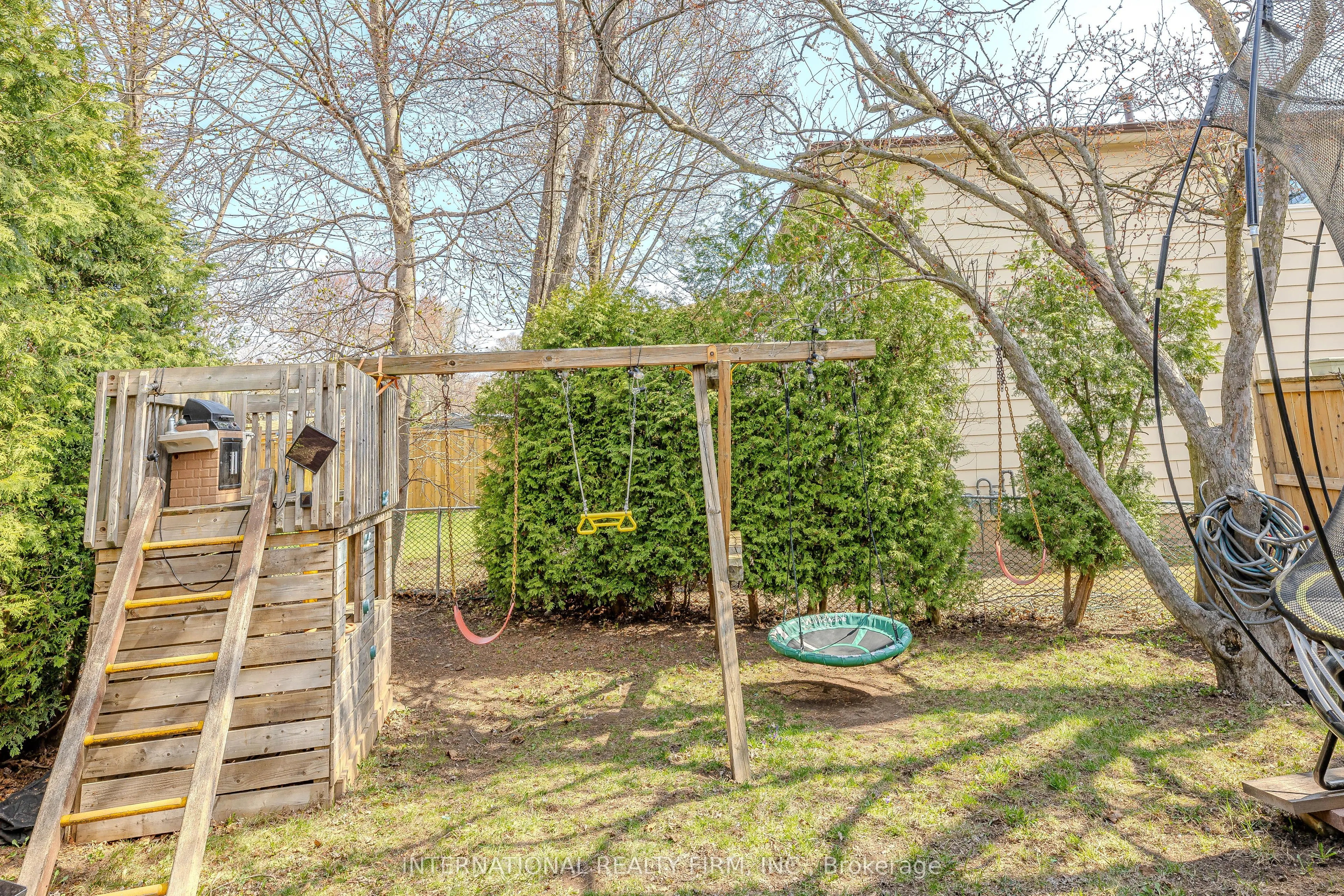 1291 Consort Crescent