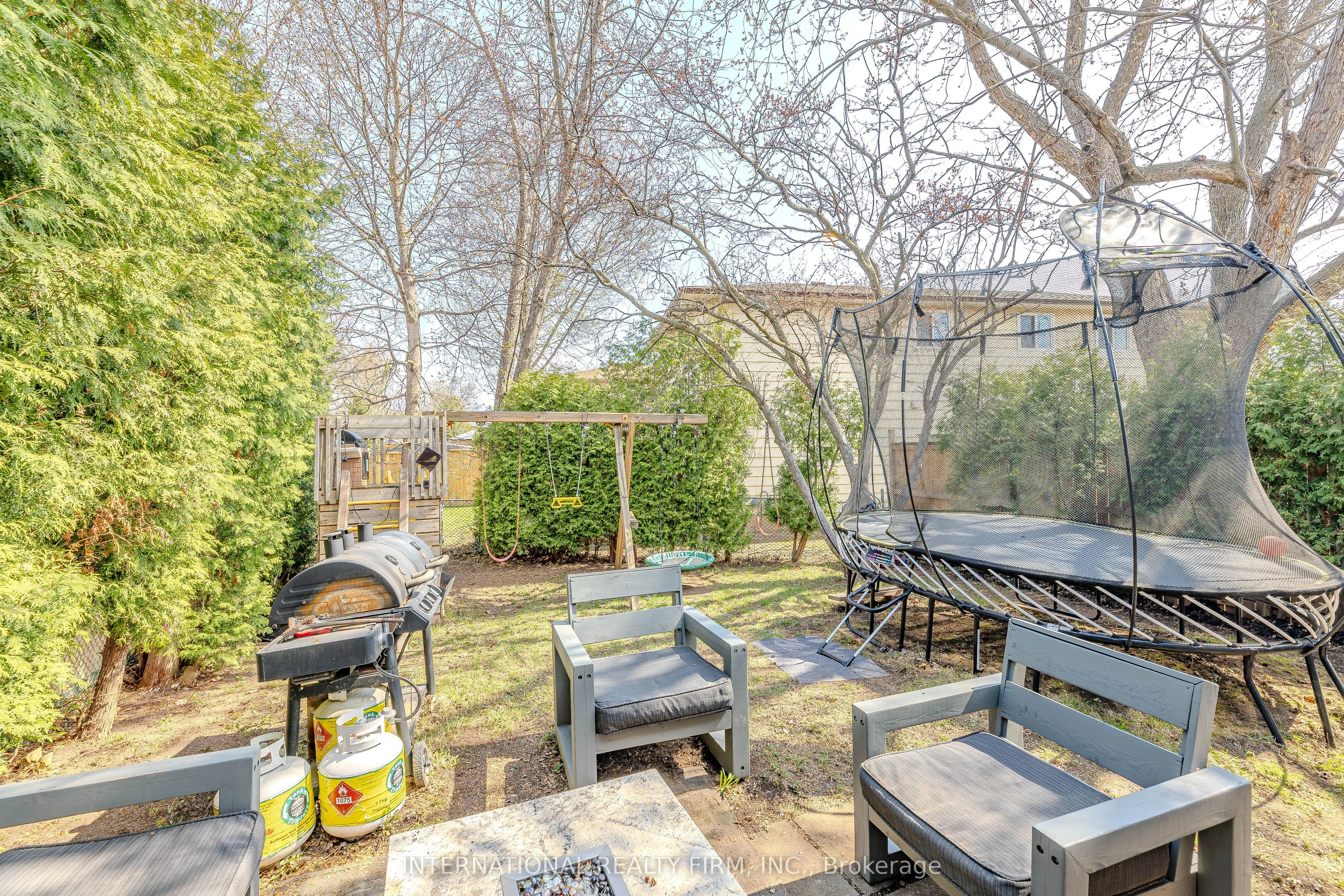 1291 Consort Crescent