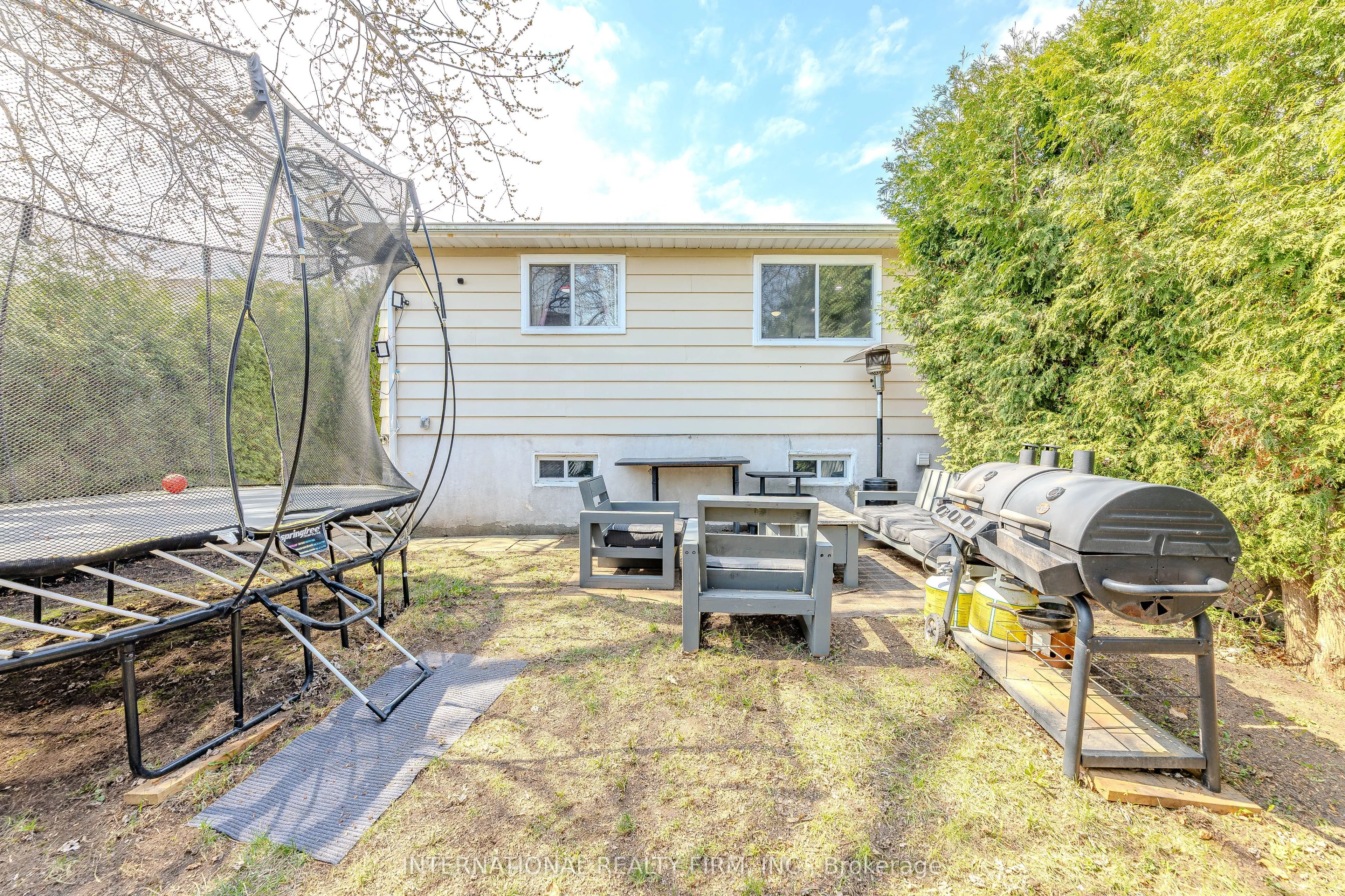 1291 Consort Crescent