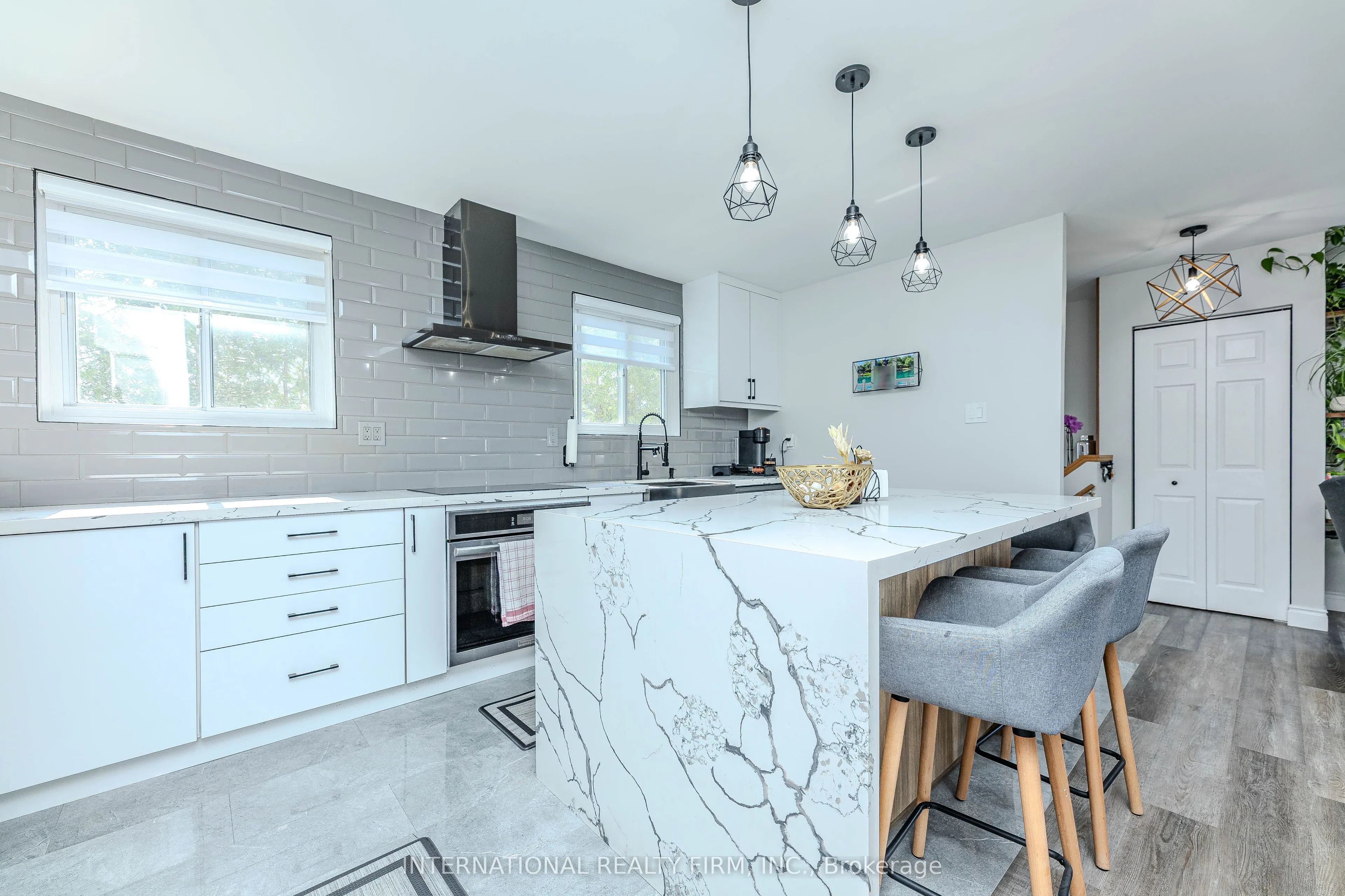 1291 Consort Crescent