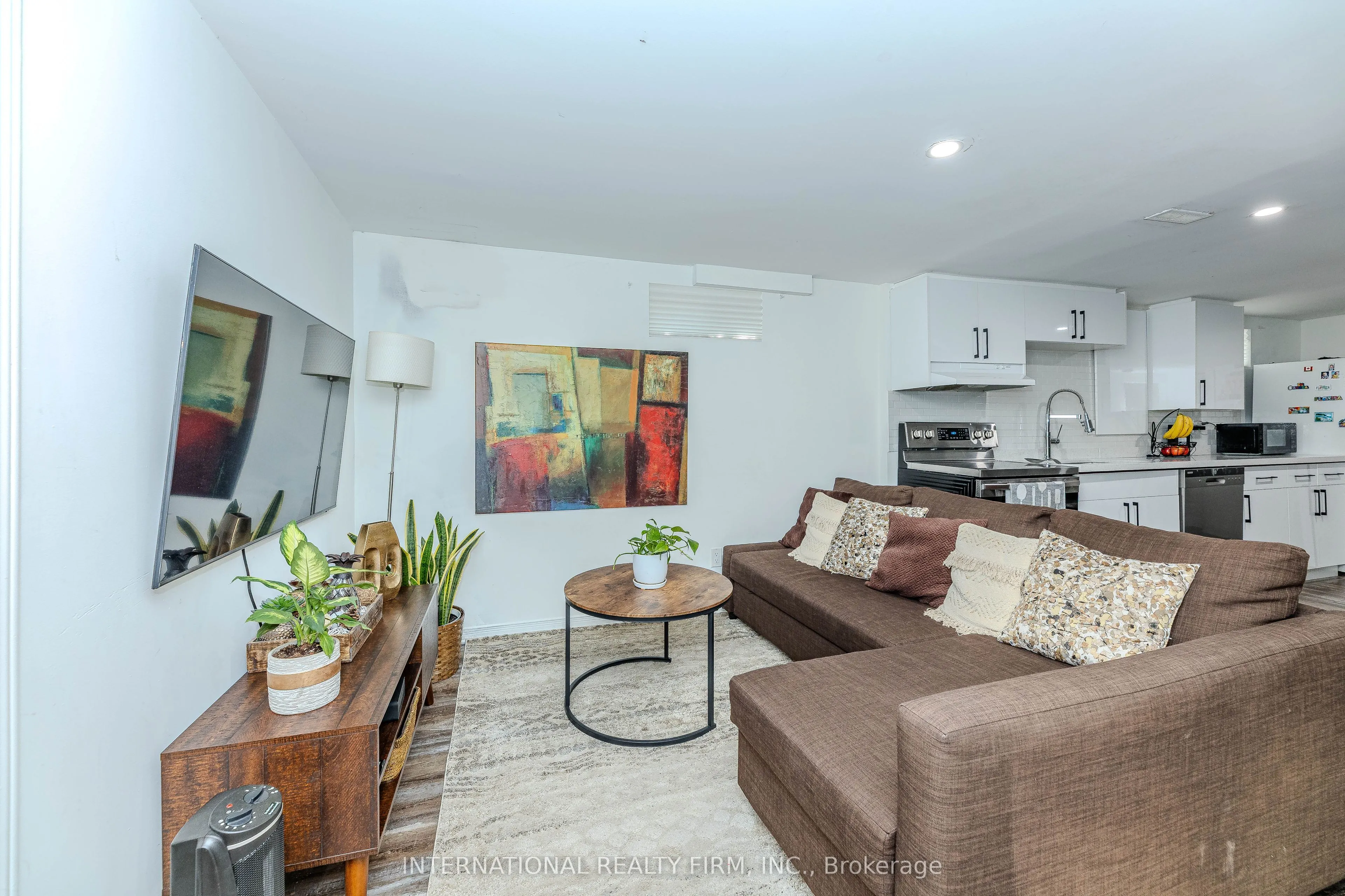 1291 Consort Crescent