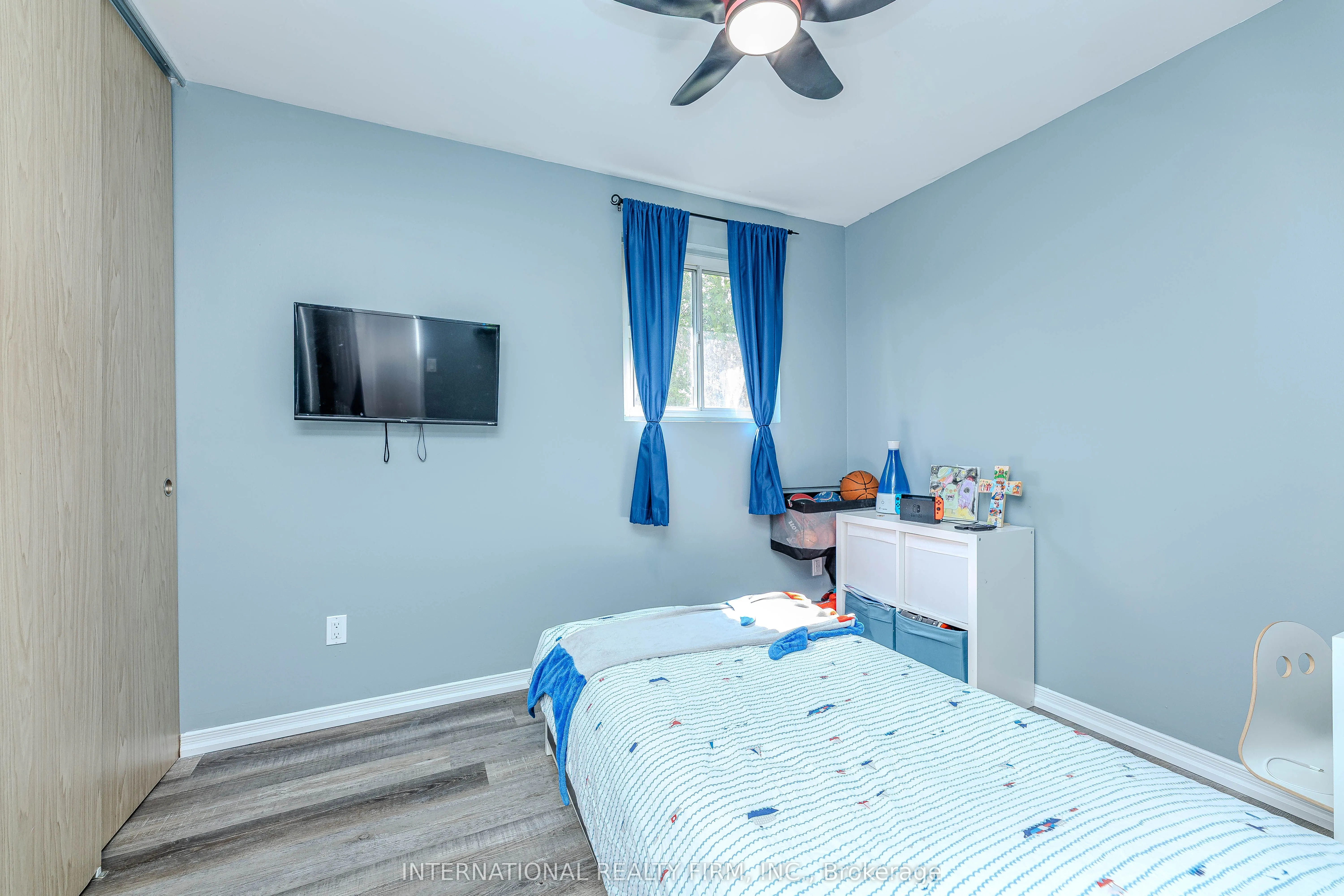 1291 Consort Crescent