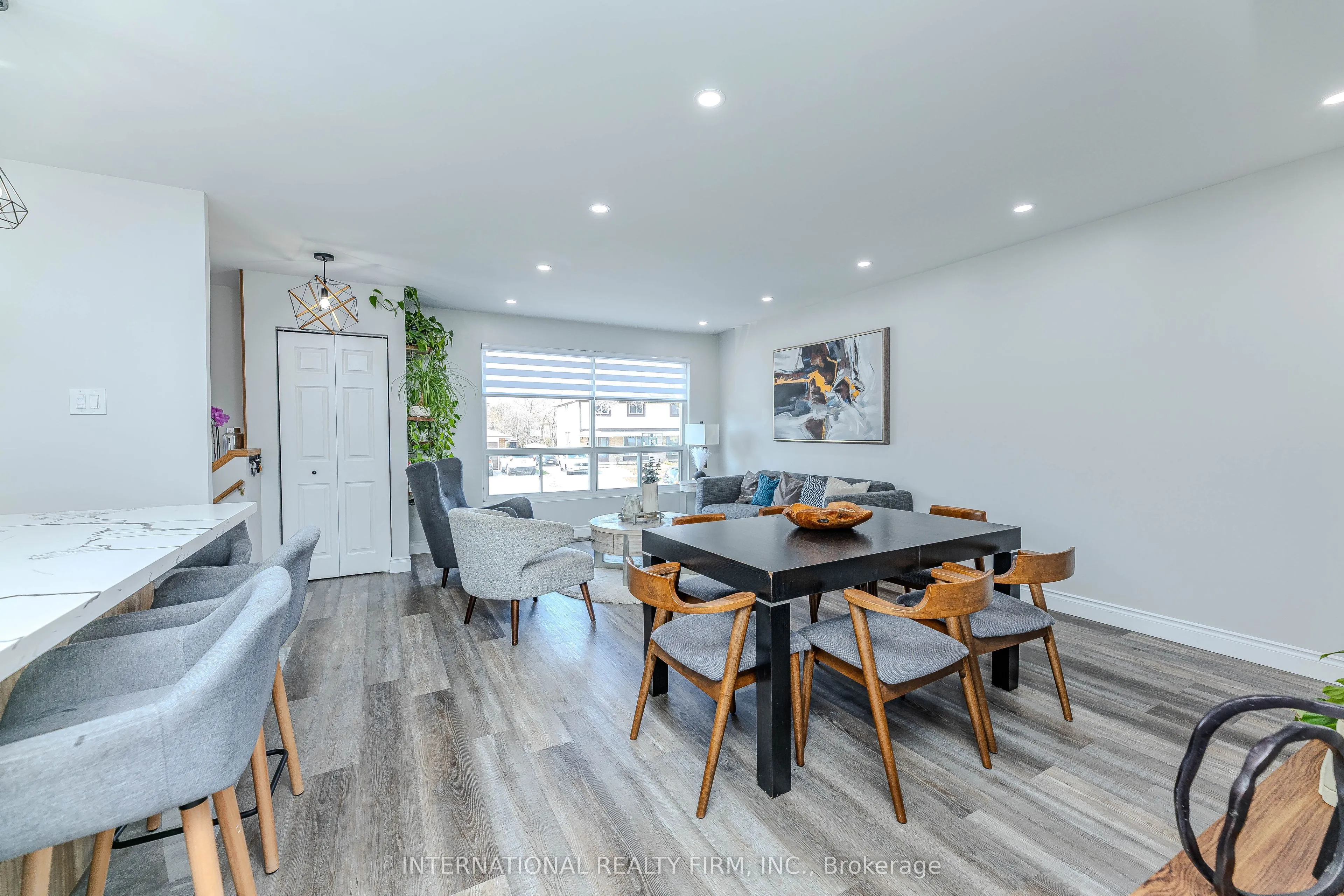 1291 Consort Crescent
