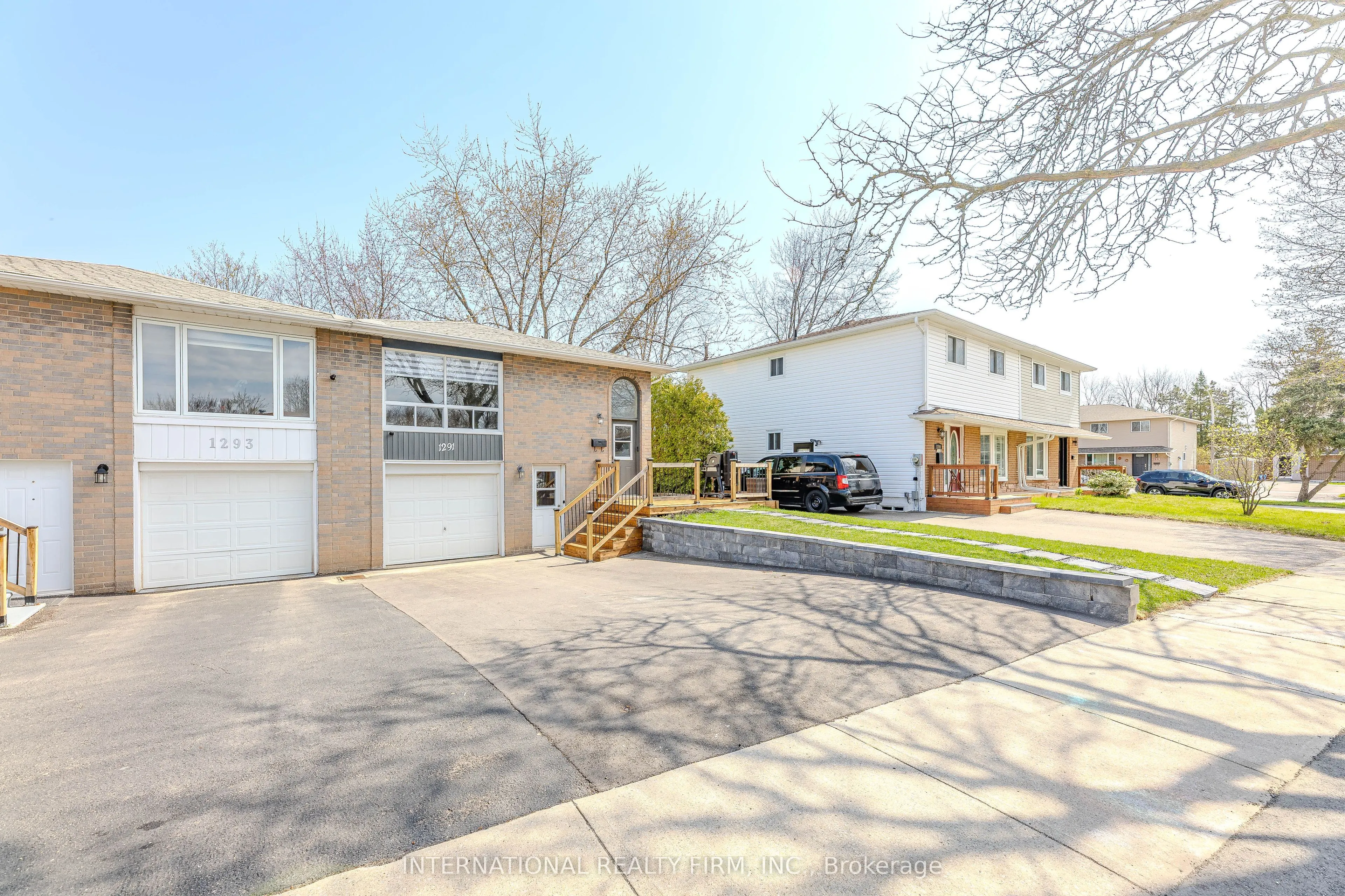 1291 Consort Crescent