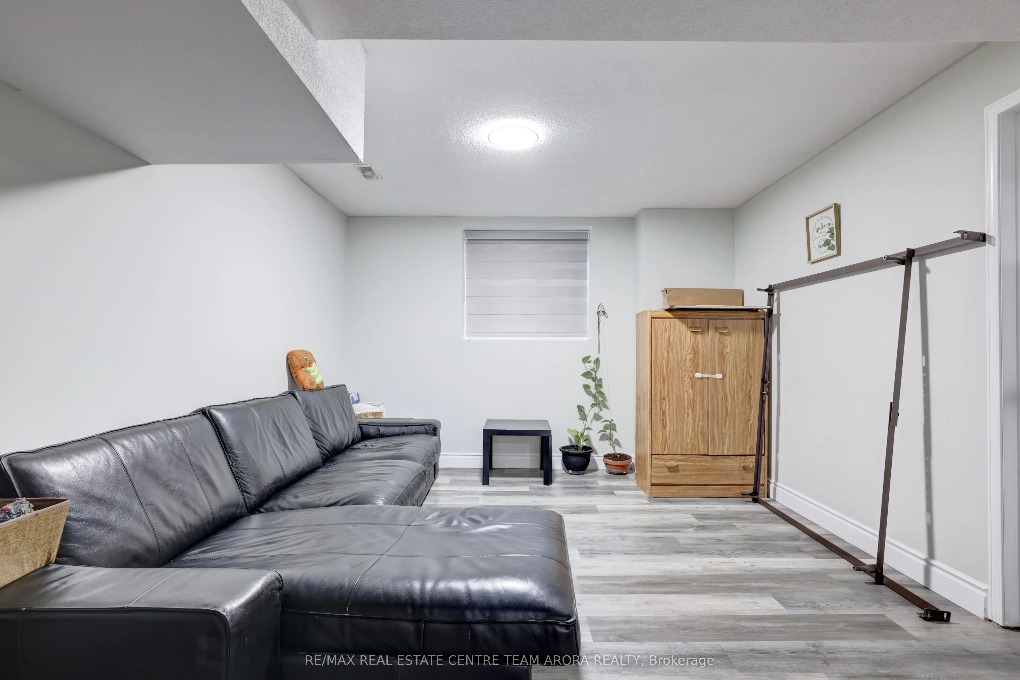 247 Cresthaven Road