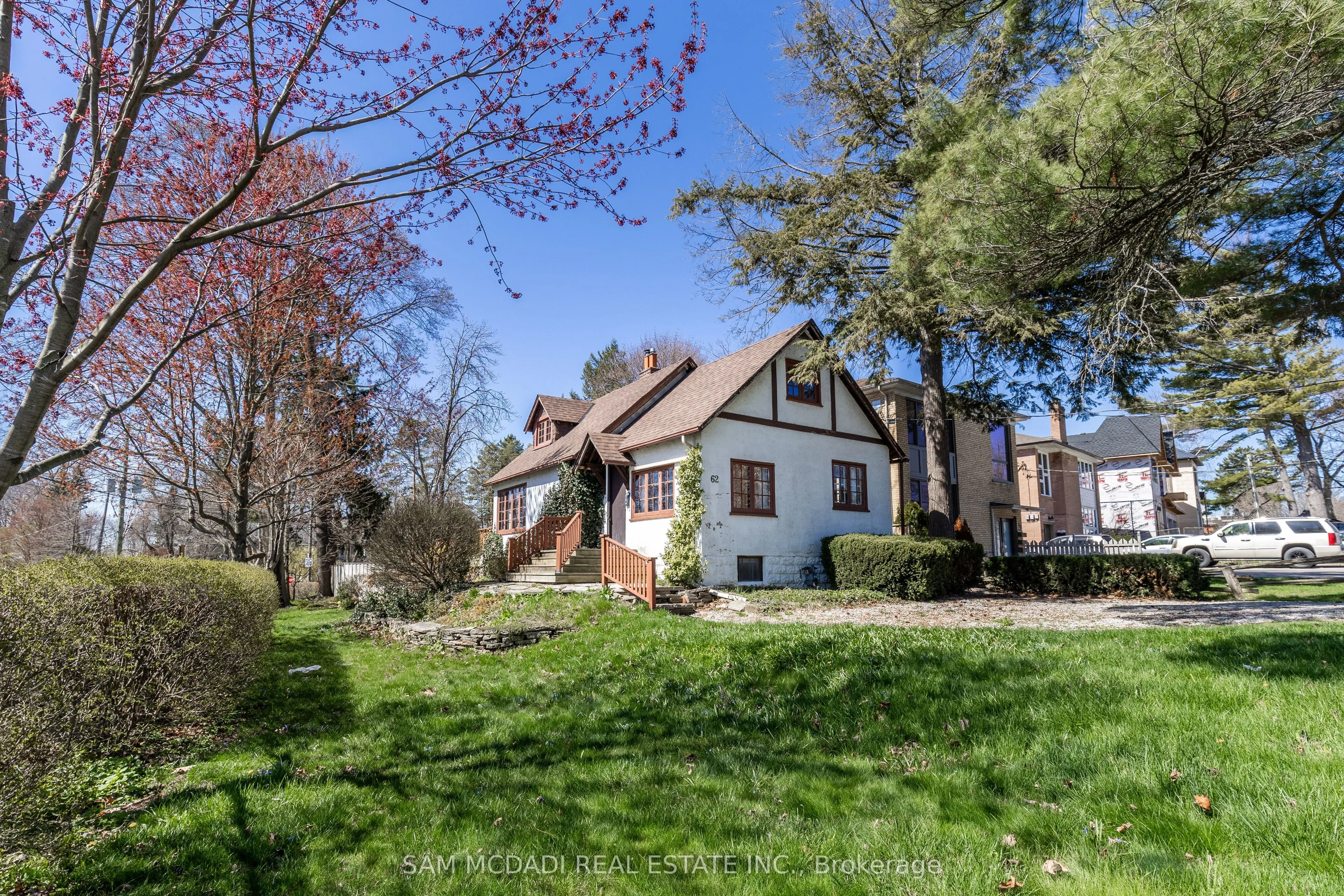 62 Maple Avenue S