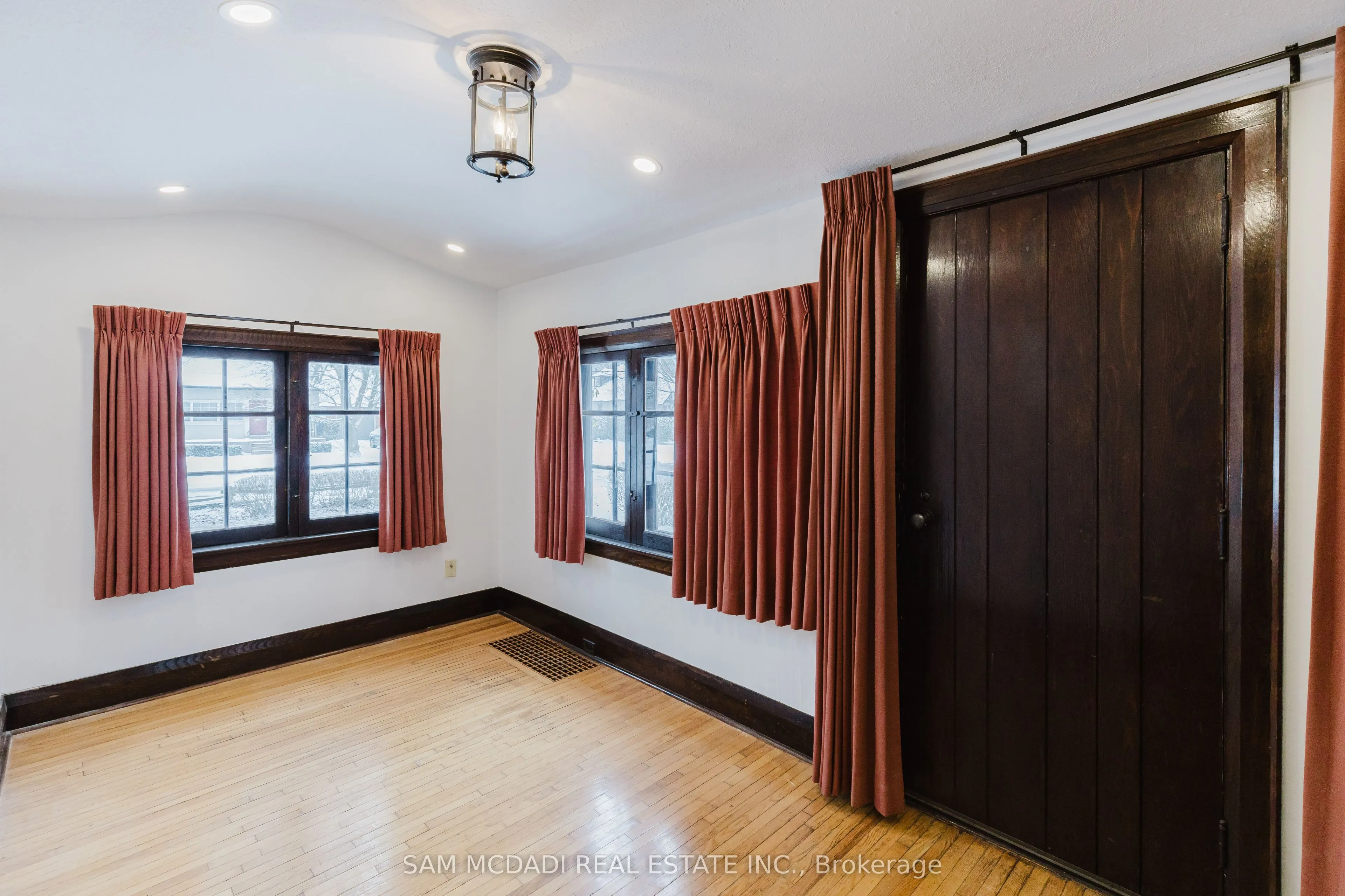 62 Maple Avenue S