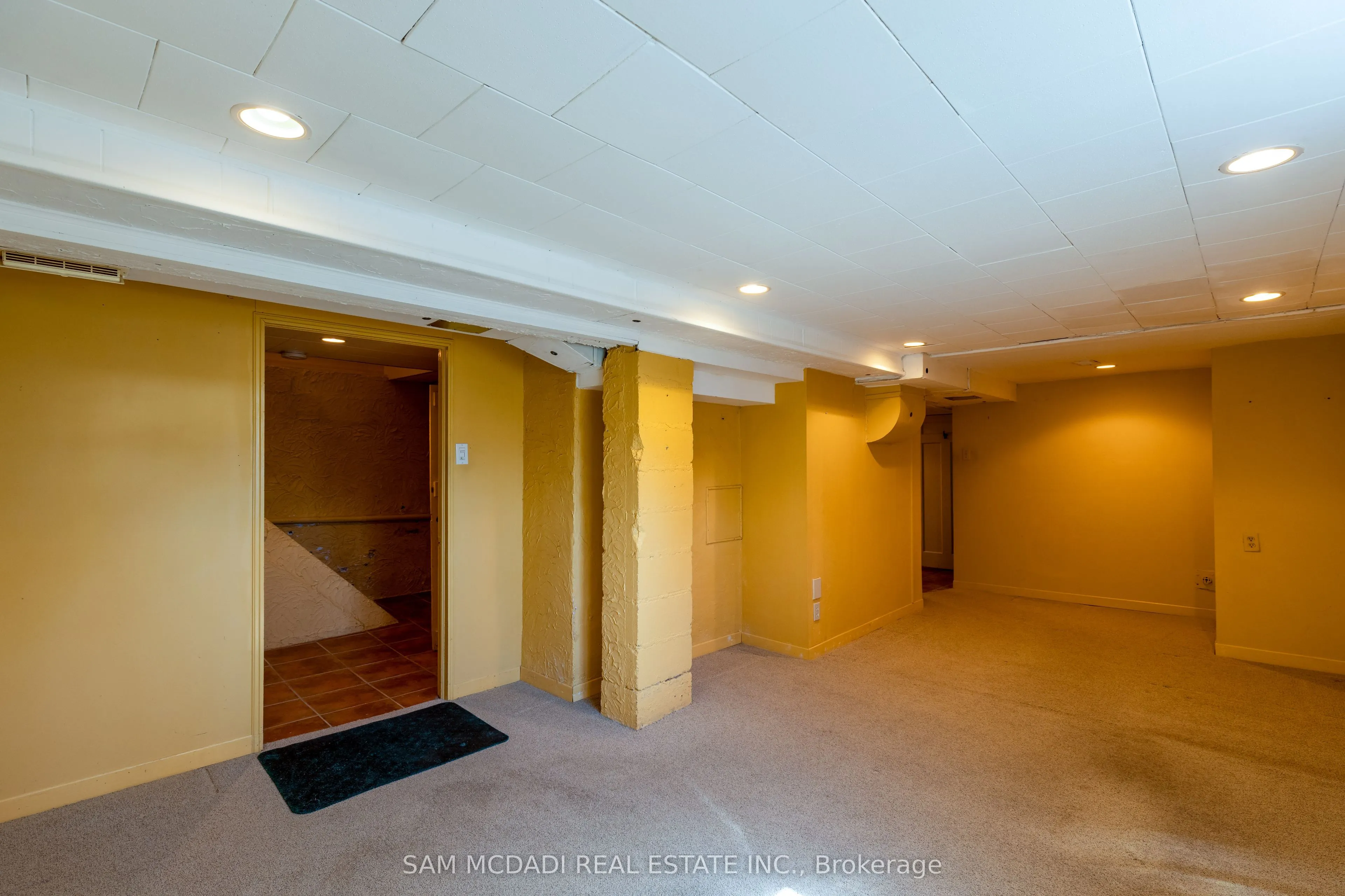 62 Maple Avenue S