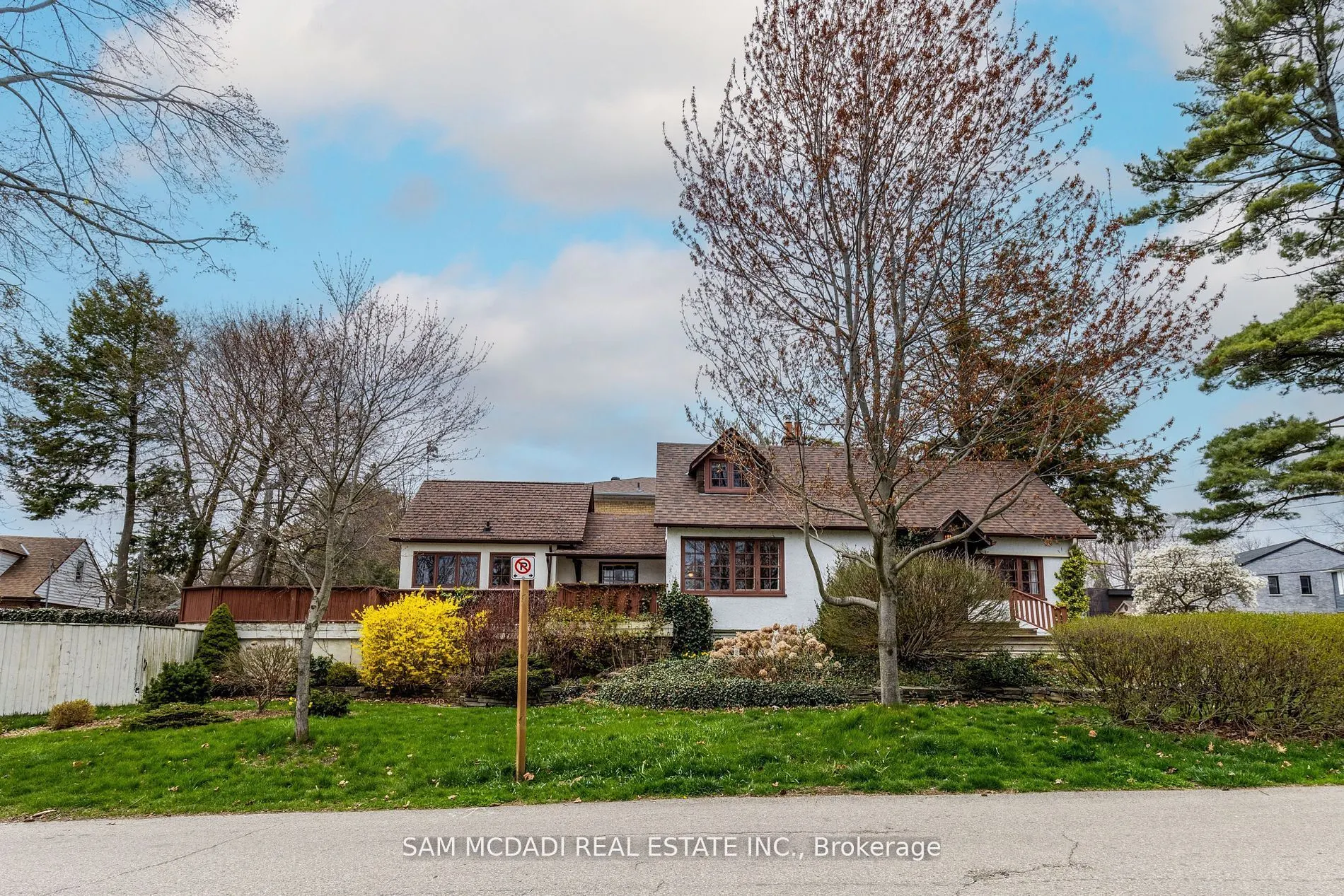 62 Maple Avenue S