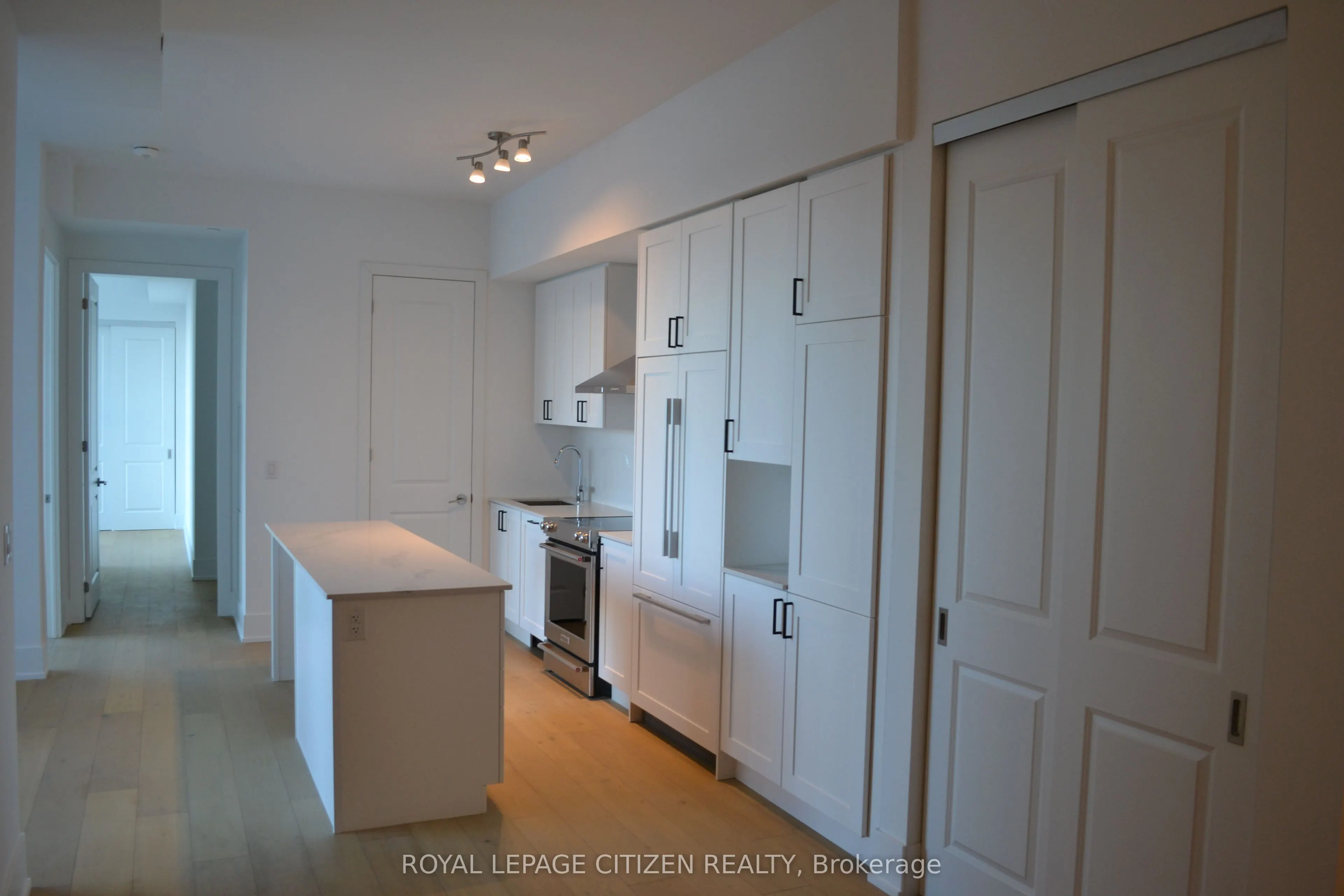 1063 Douglas McCurdy Comm #701