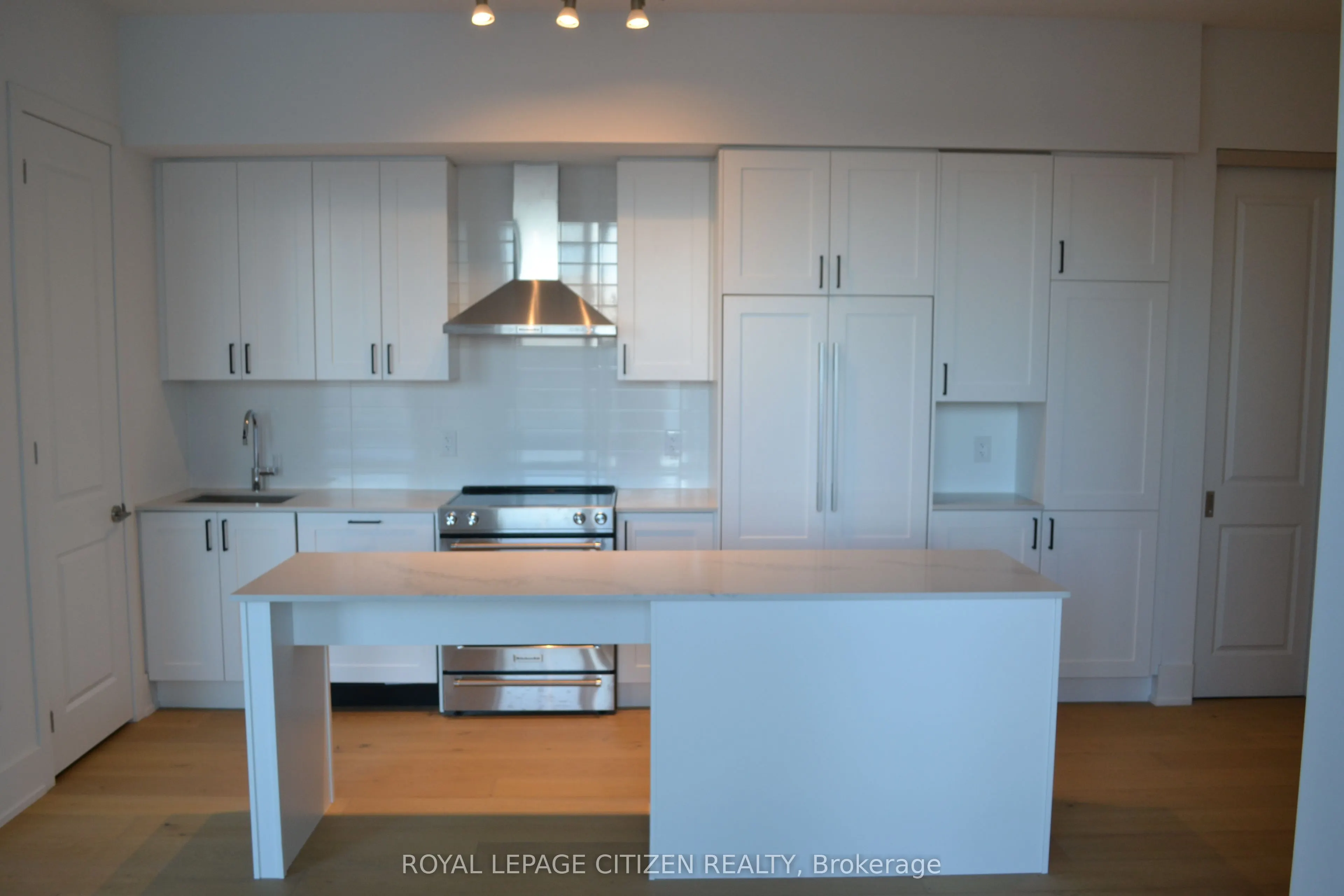 1063 Douglas McCurdy Comm #701
