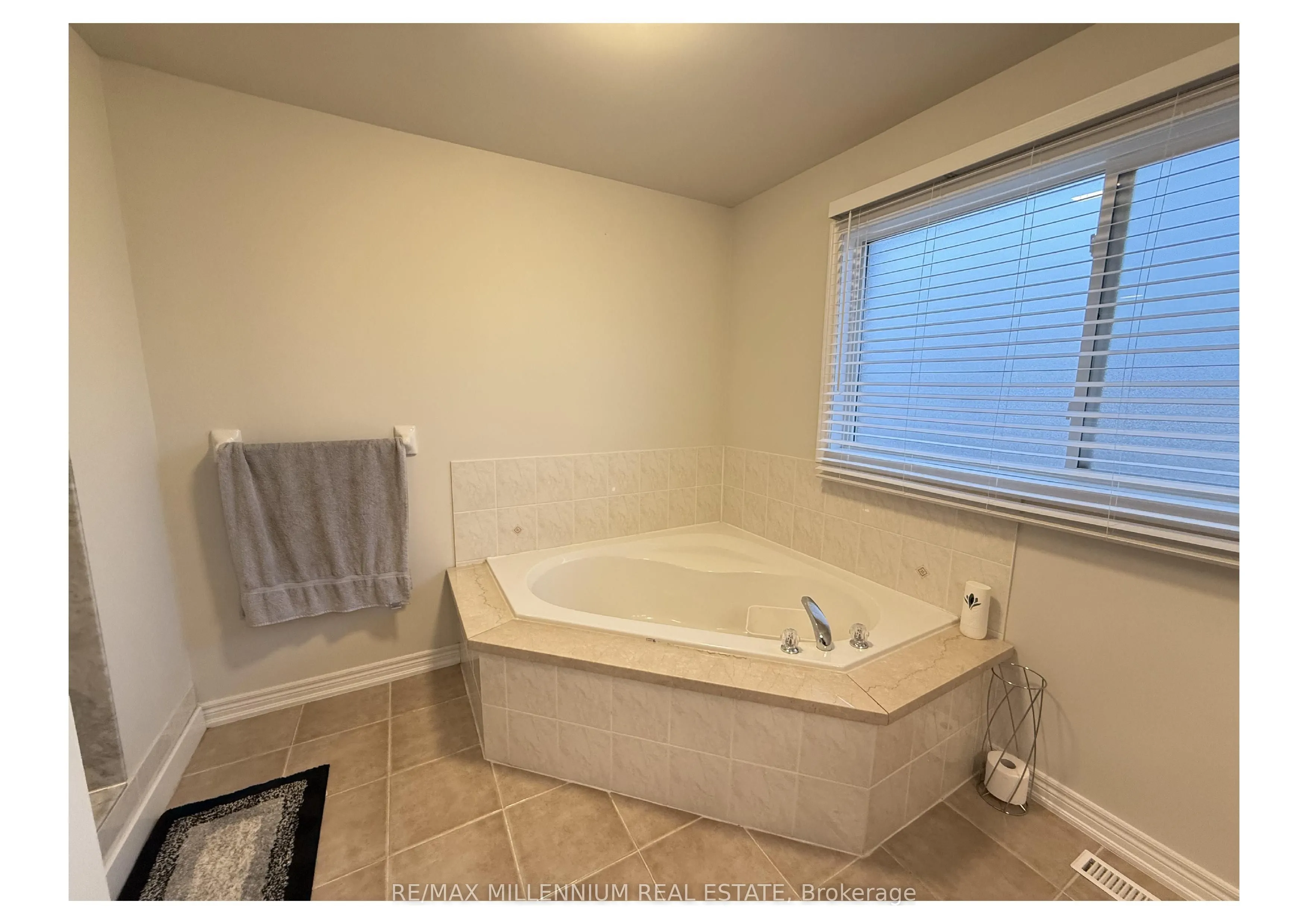 77 Emily Carr Crescent