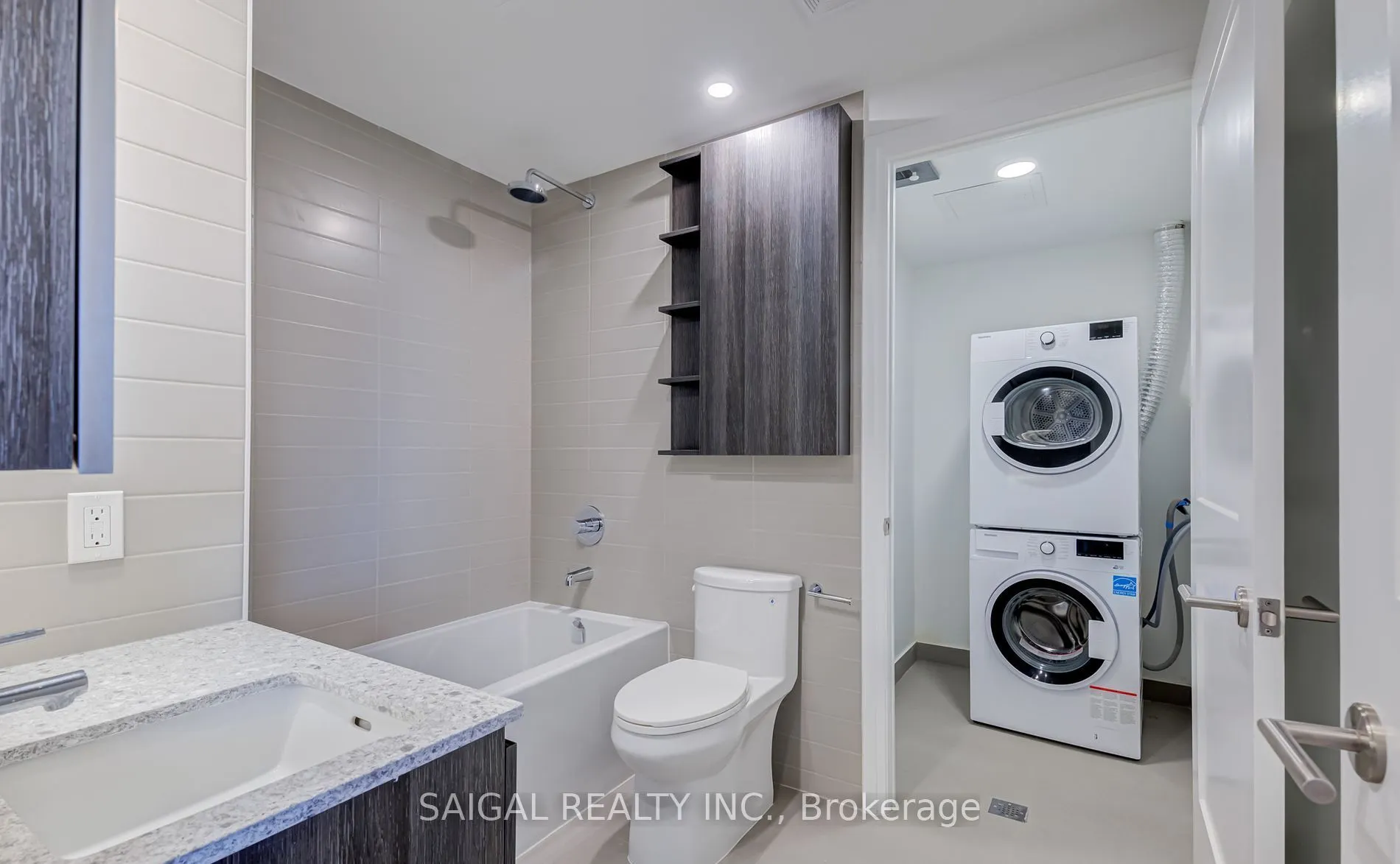 21 Park Street E, #601