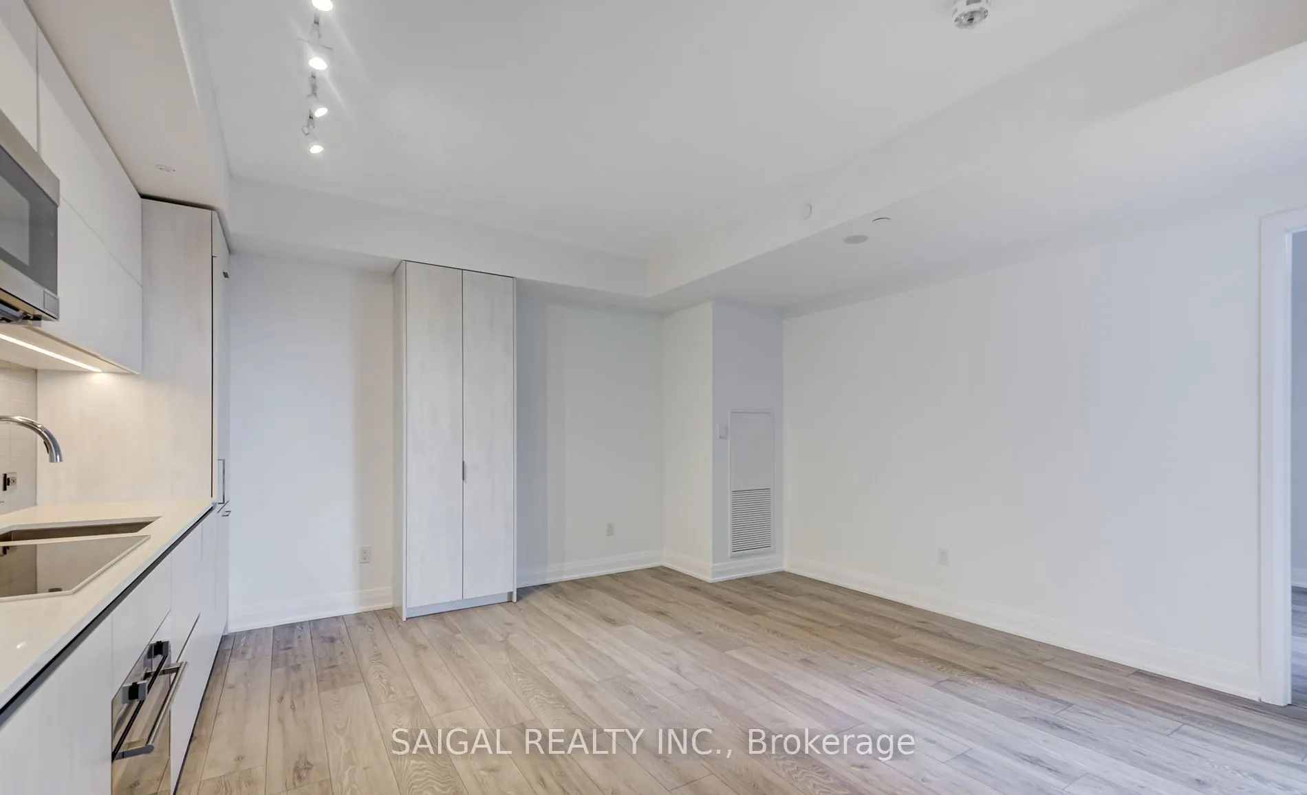 21 Park Street E, #601