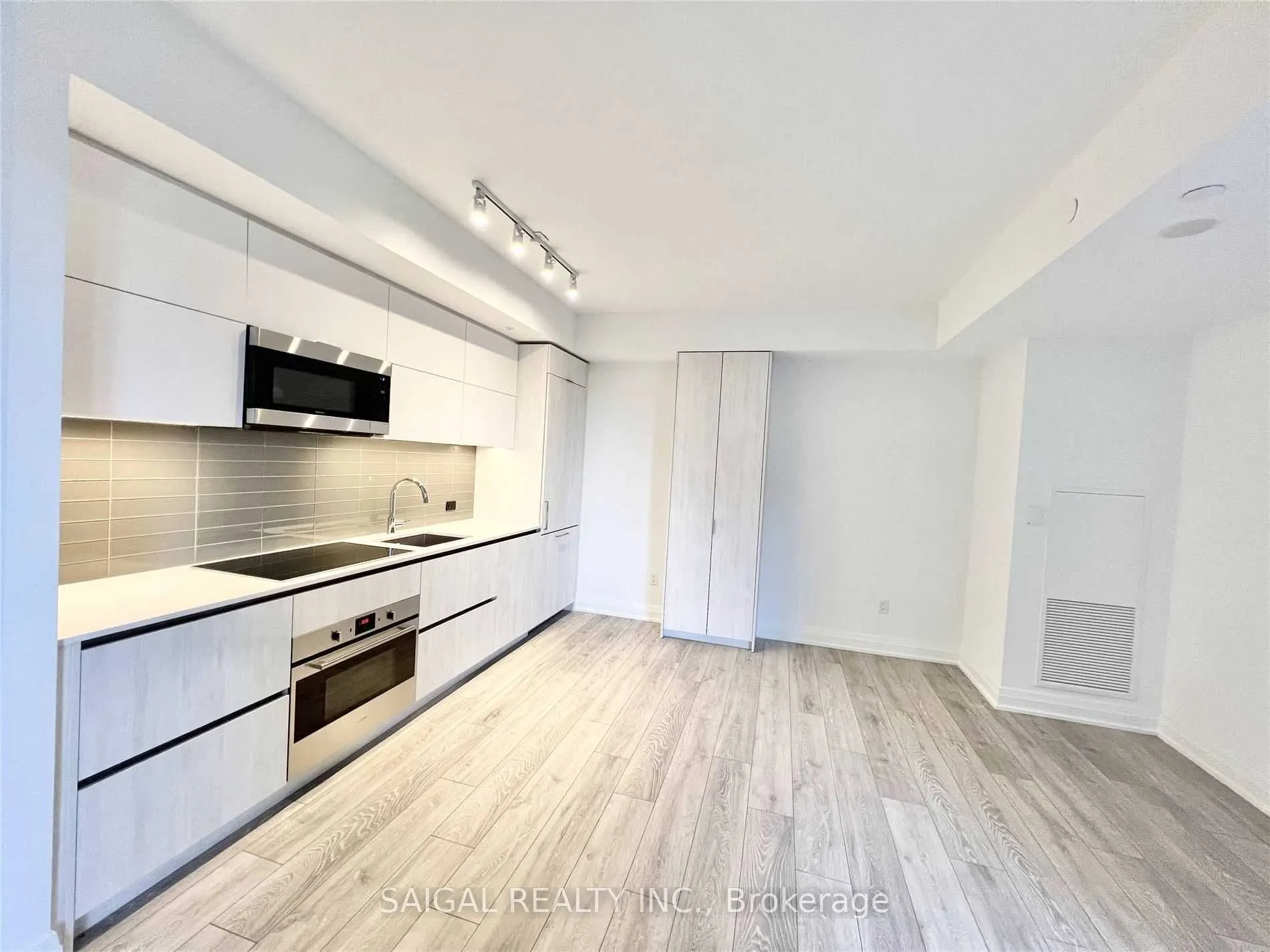 21 Park Street E, #601