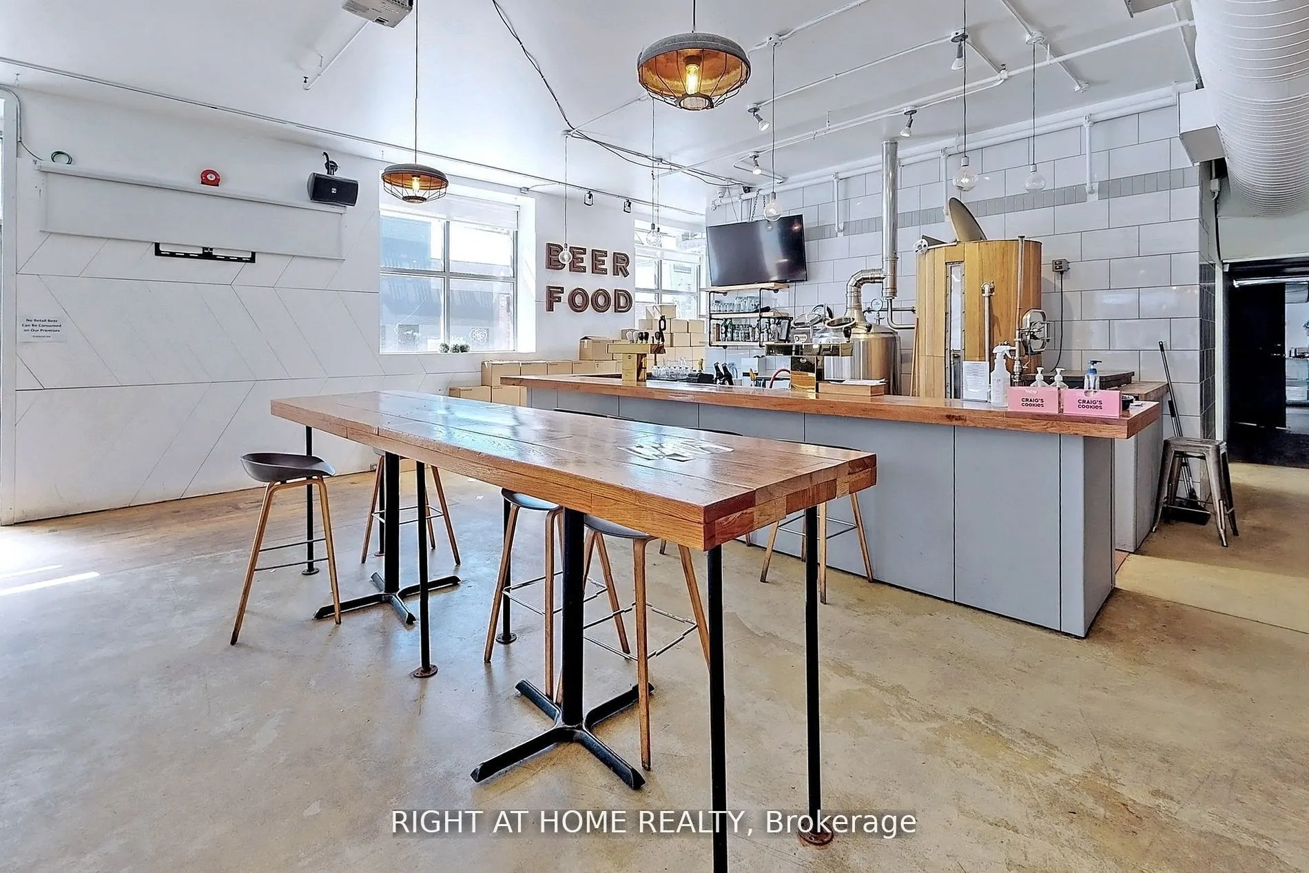 1346 Queen Street W
