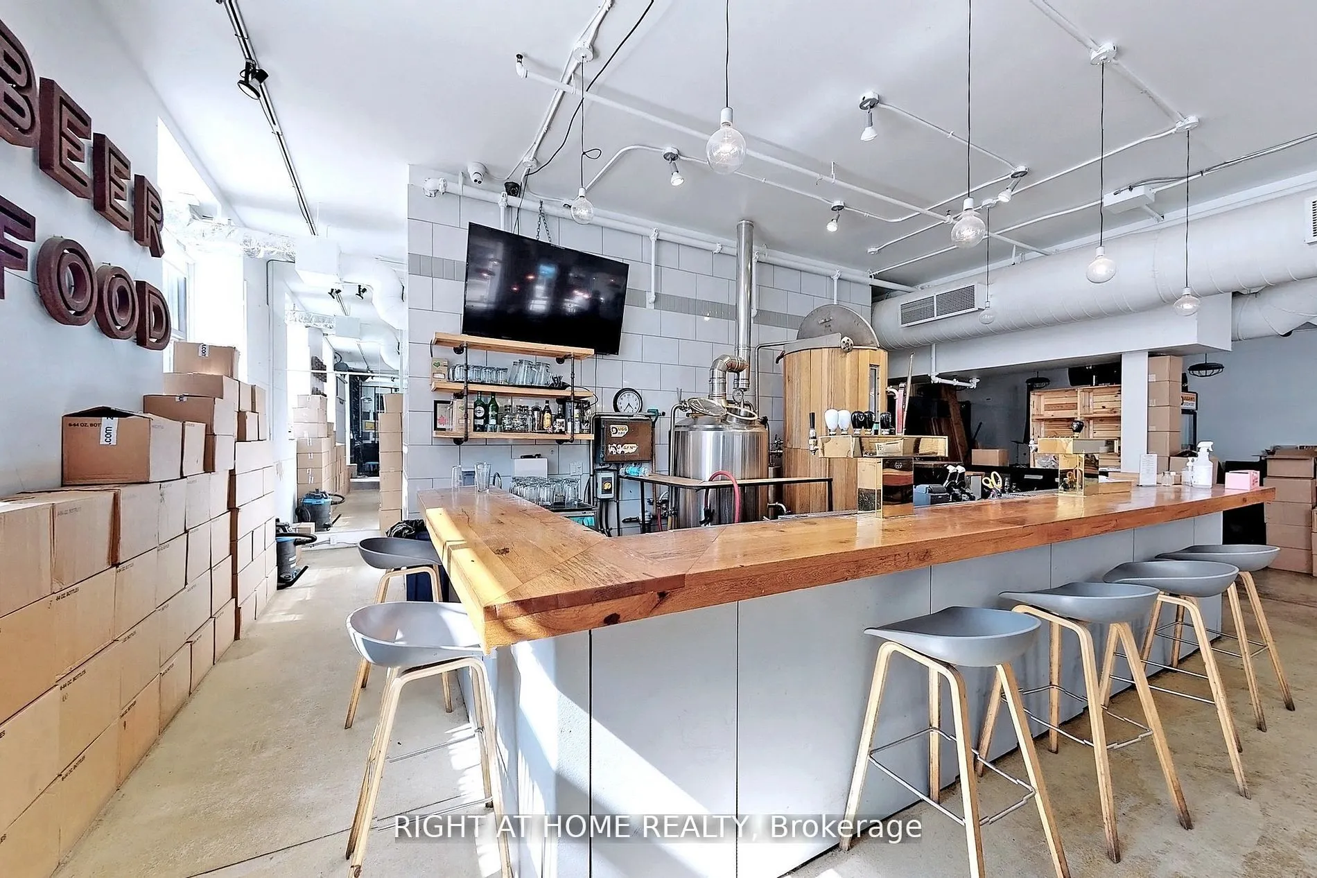 1346 Queen Street W