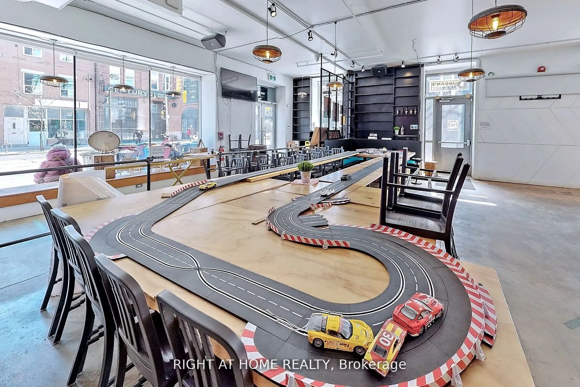 1346 Queen Street W