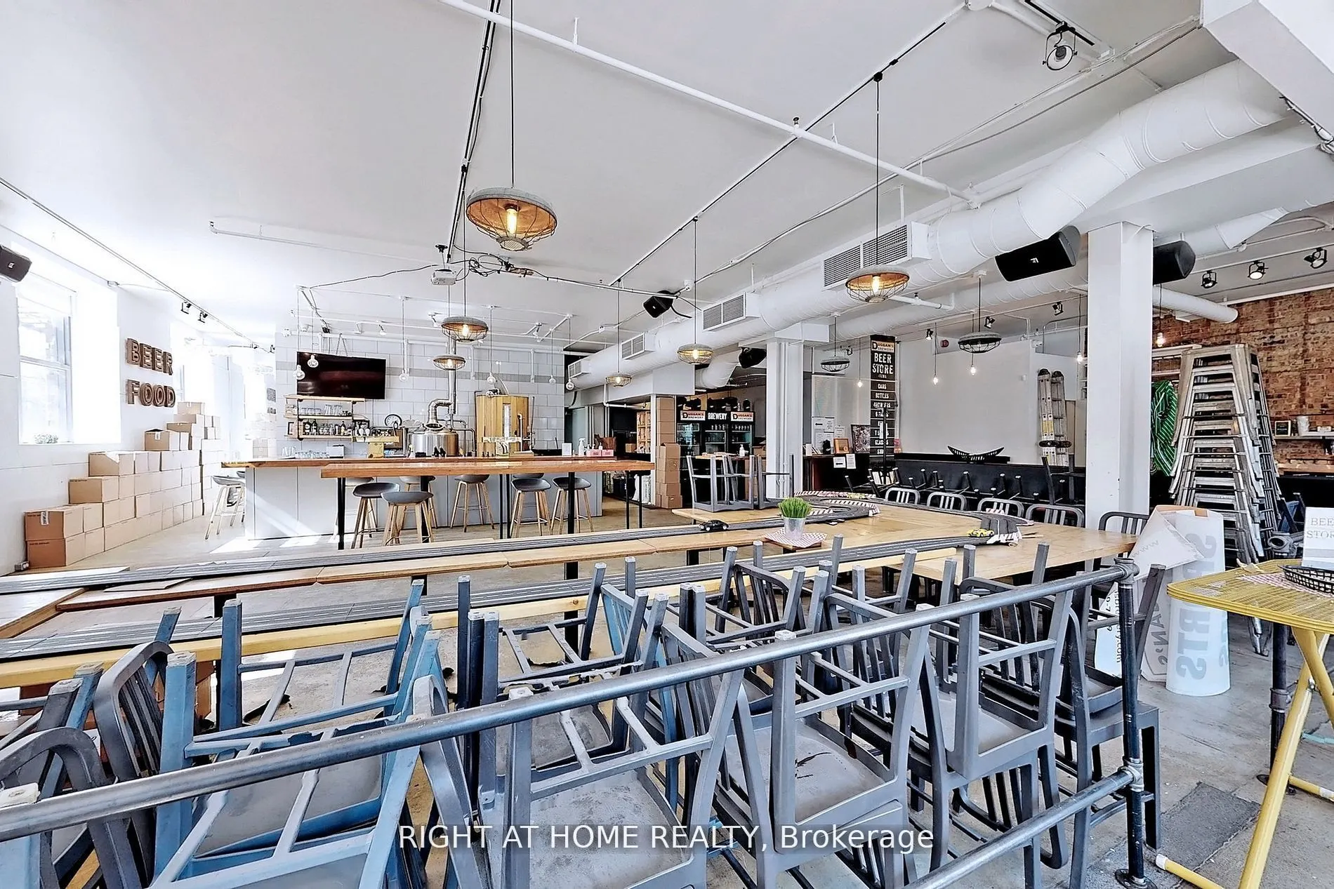 1346 Queen Street W