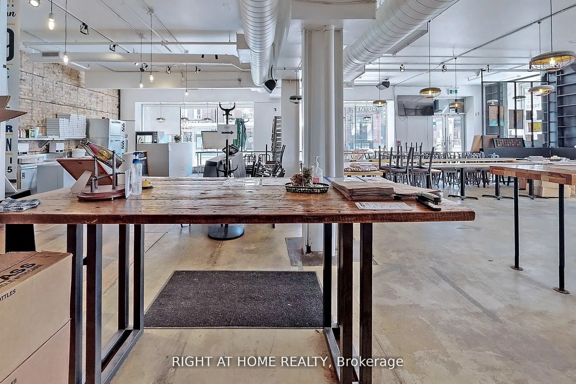 1346 Queen Street W
