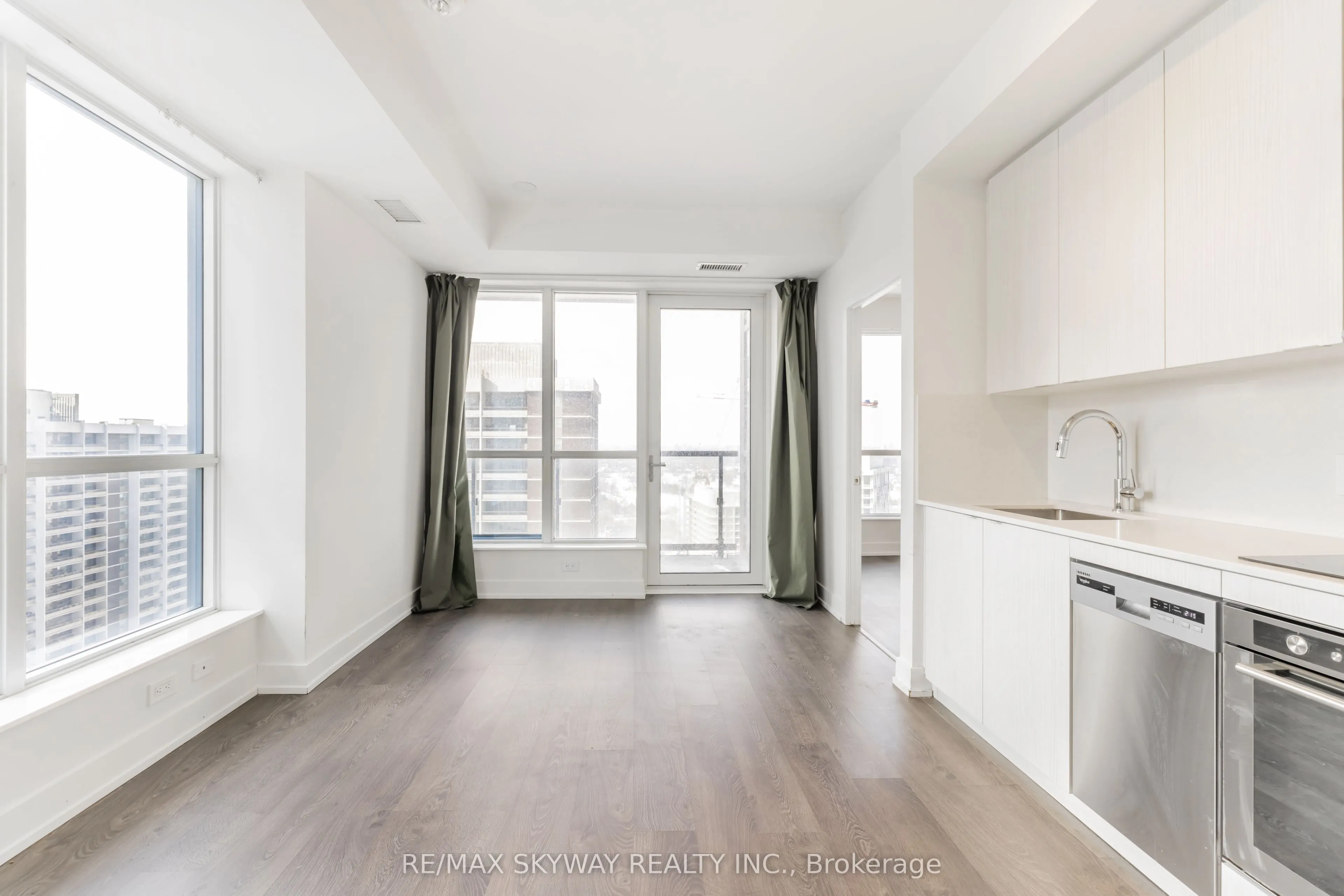 5 Mabelle Avenue W, #3233