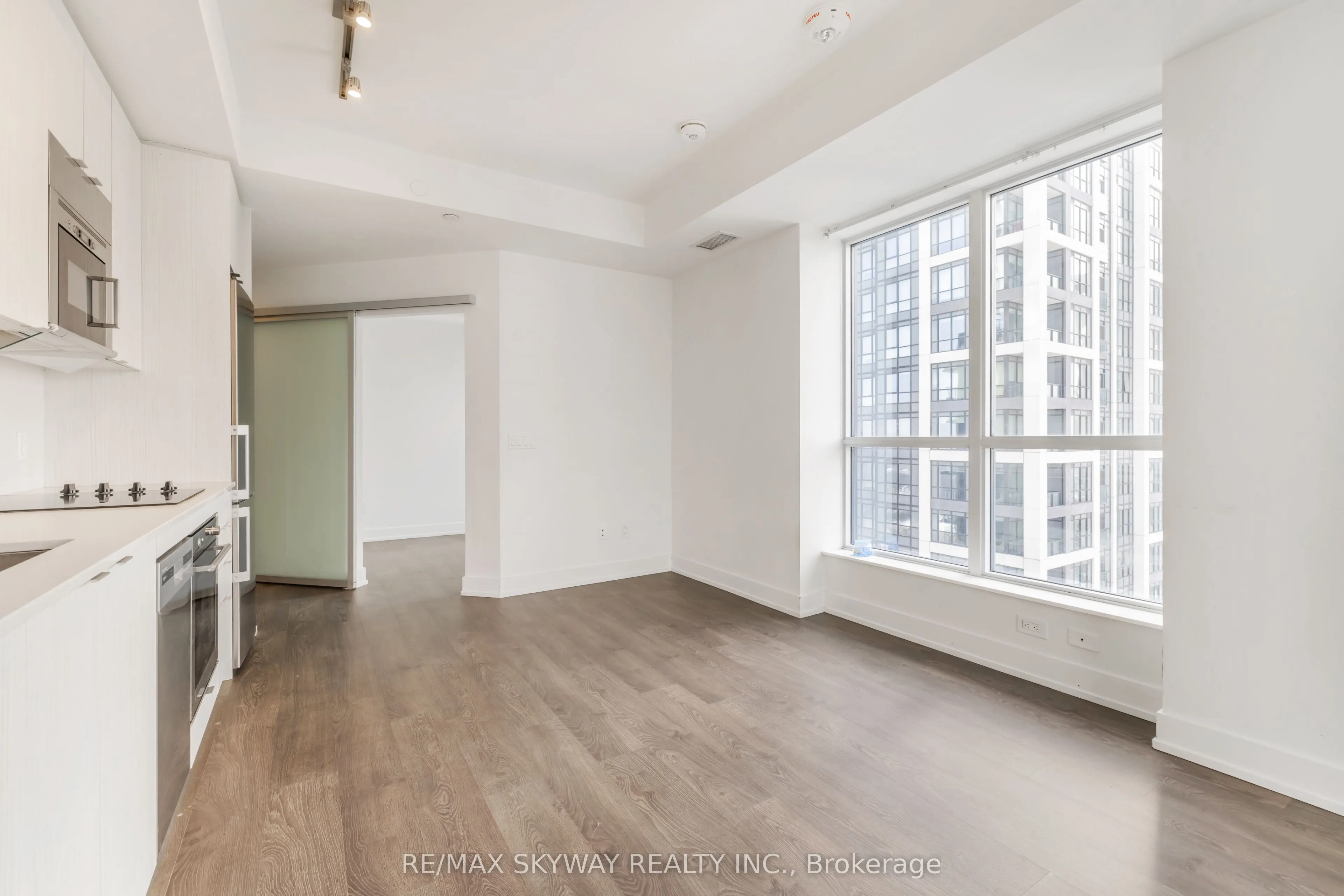 5 Mabelle Avenue W, #3233