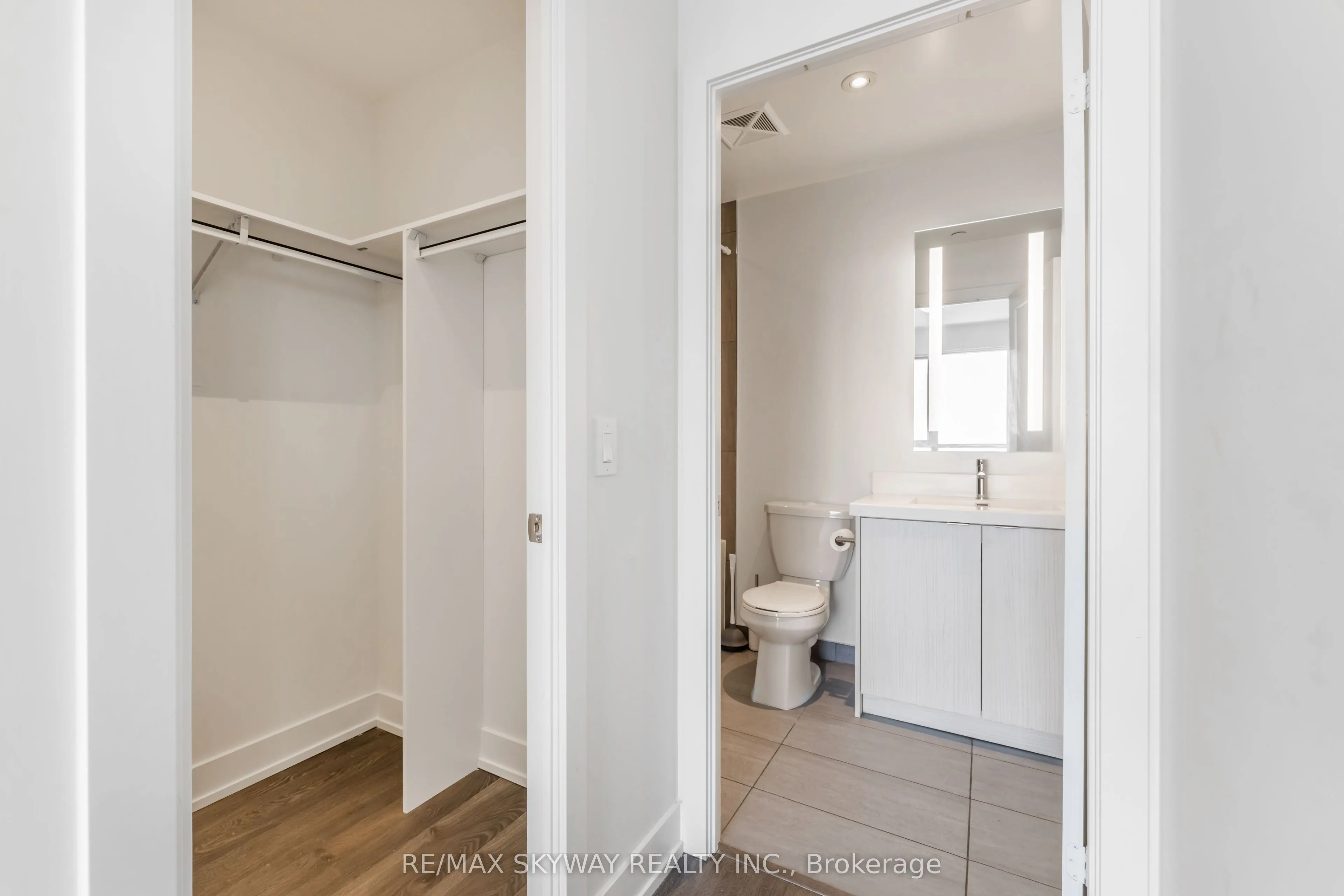 5 Mabelle Avenue W, #3233
