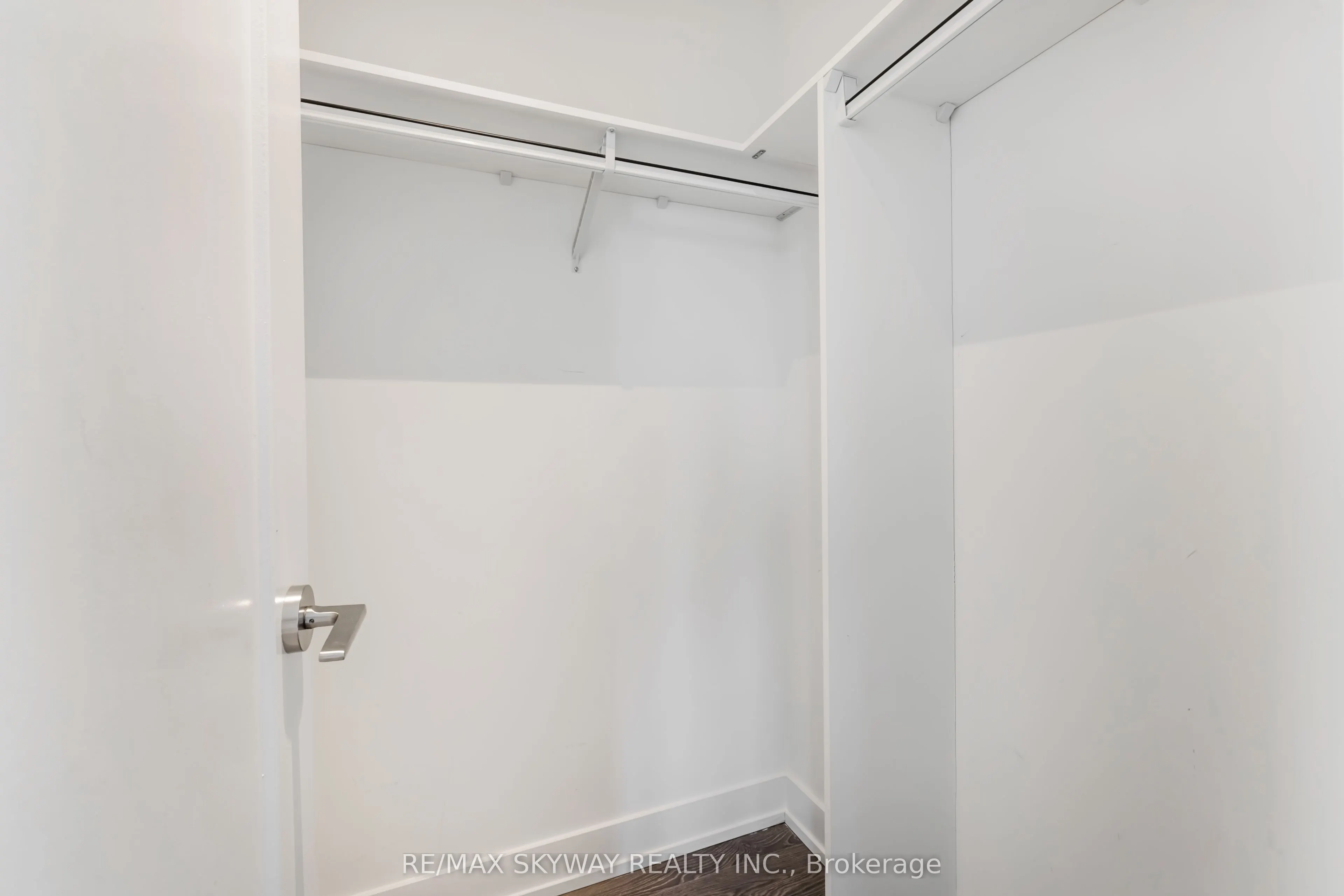 5 Mabelle Avenue W, #3233