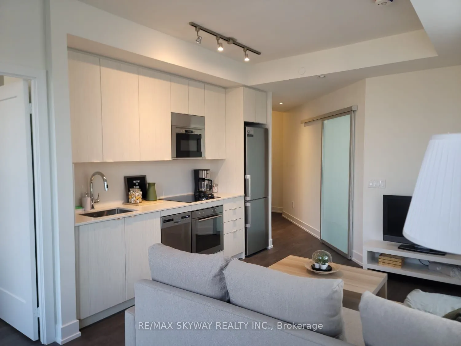 5 Mabelle Avenue W, #3233