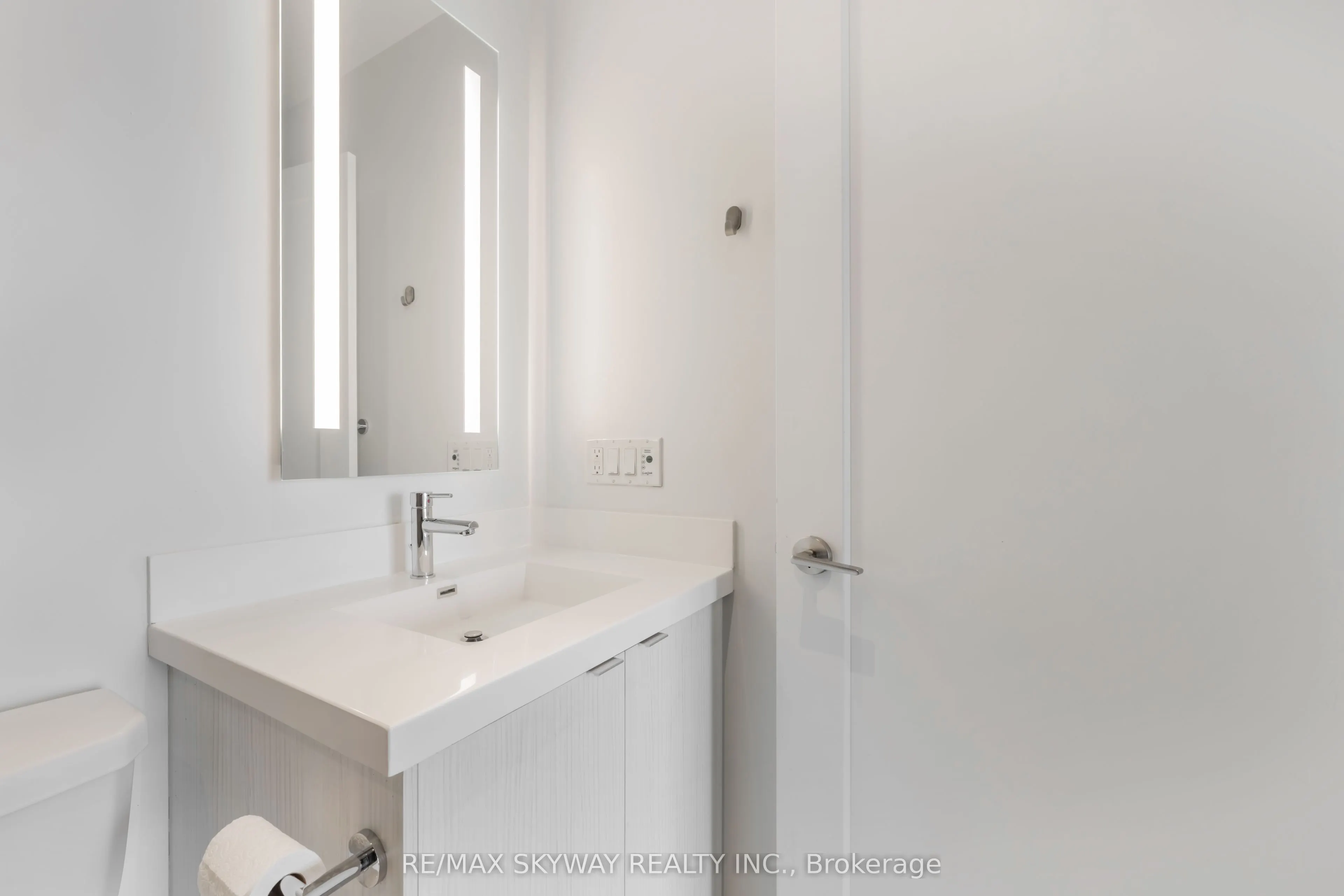 5 Mabelle Avenue W, #3233