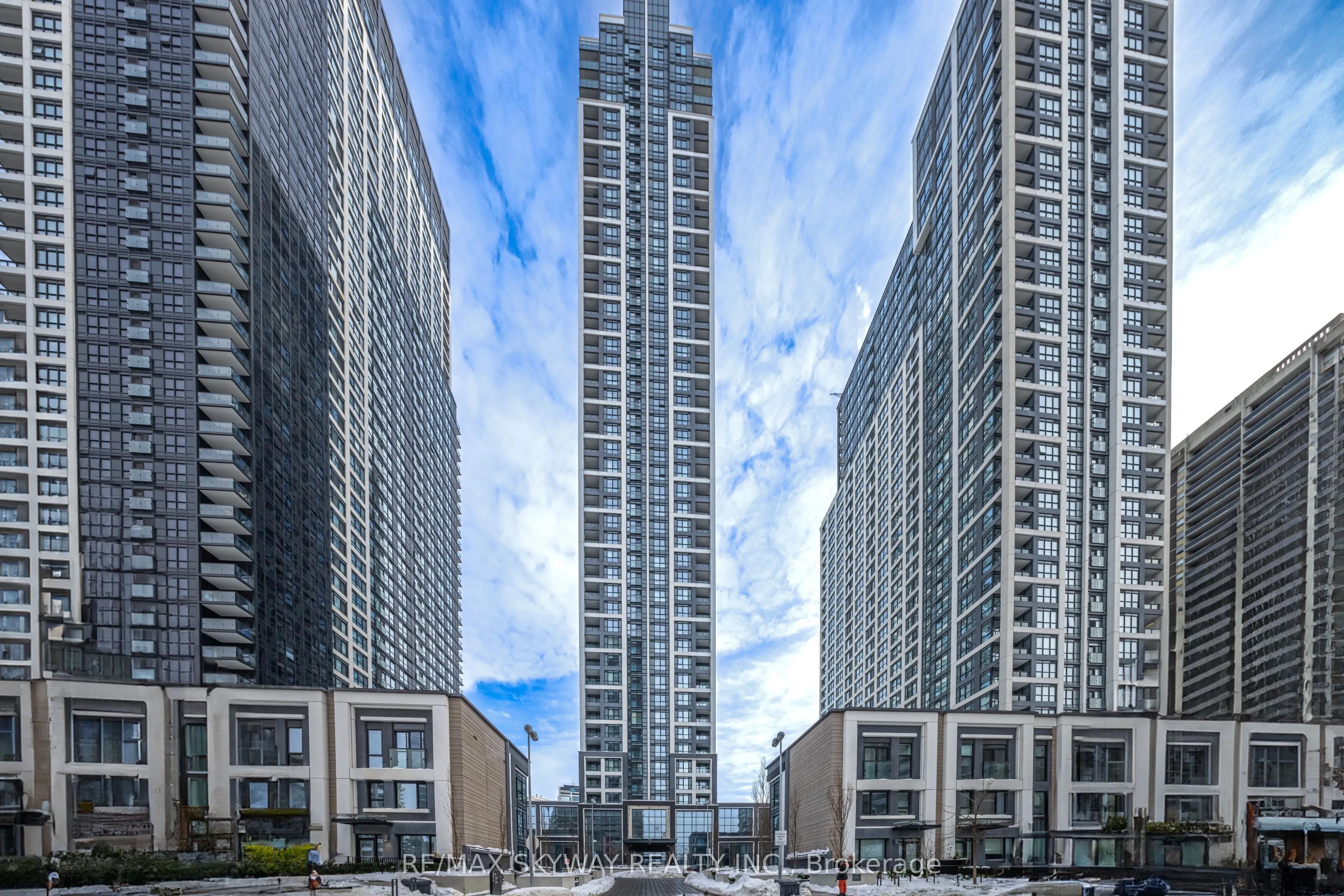 5 Mabelle Avenue W, #3233