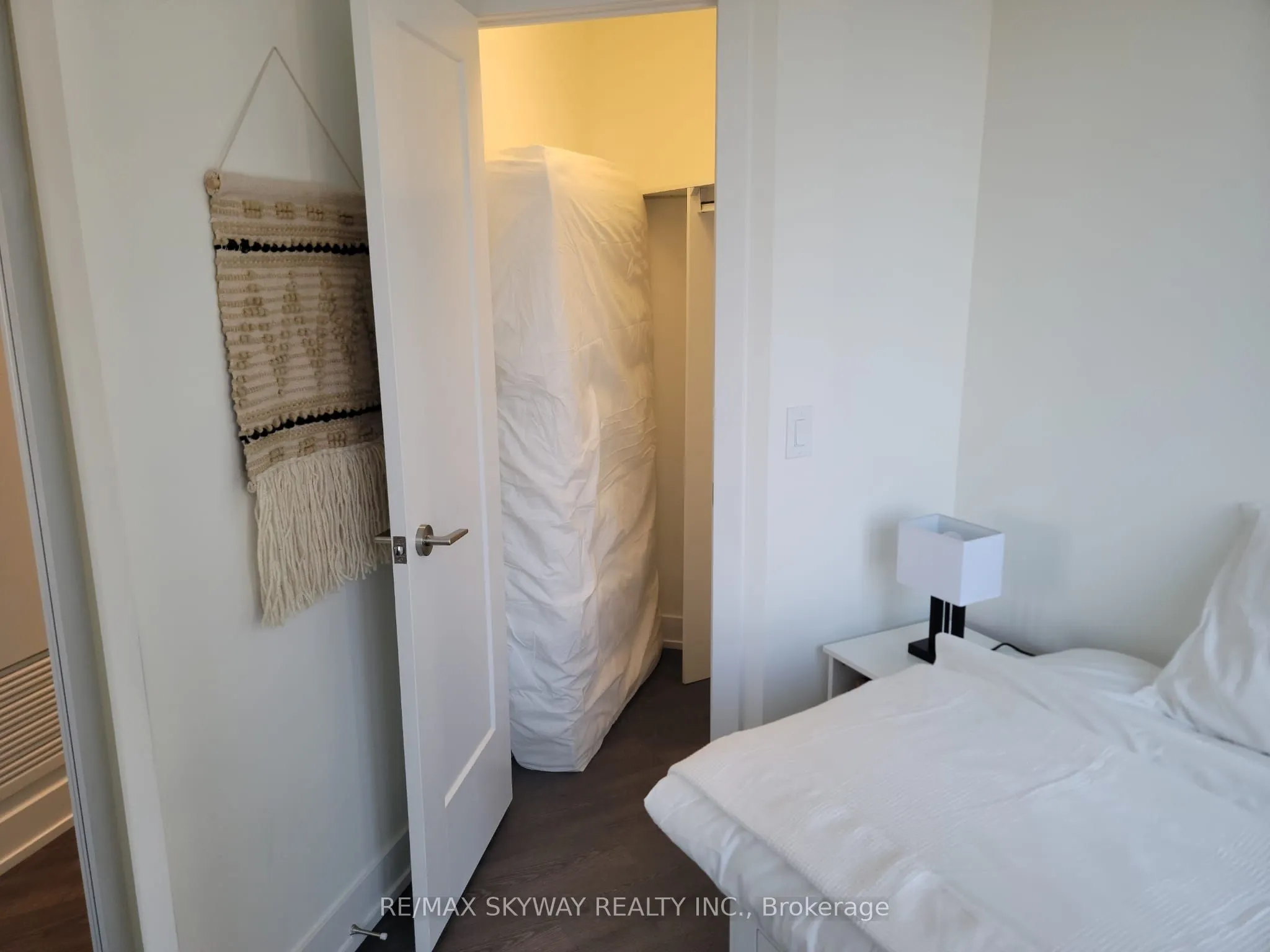 5 Mabelle Avenue W, #3233