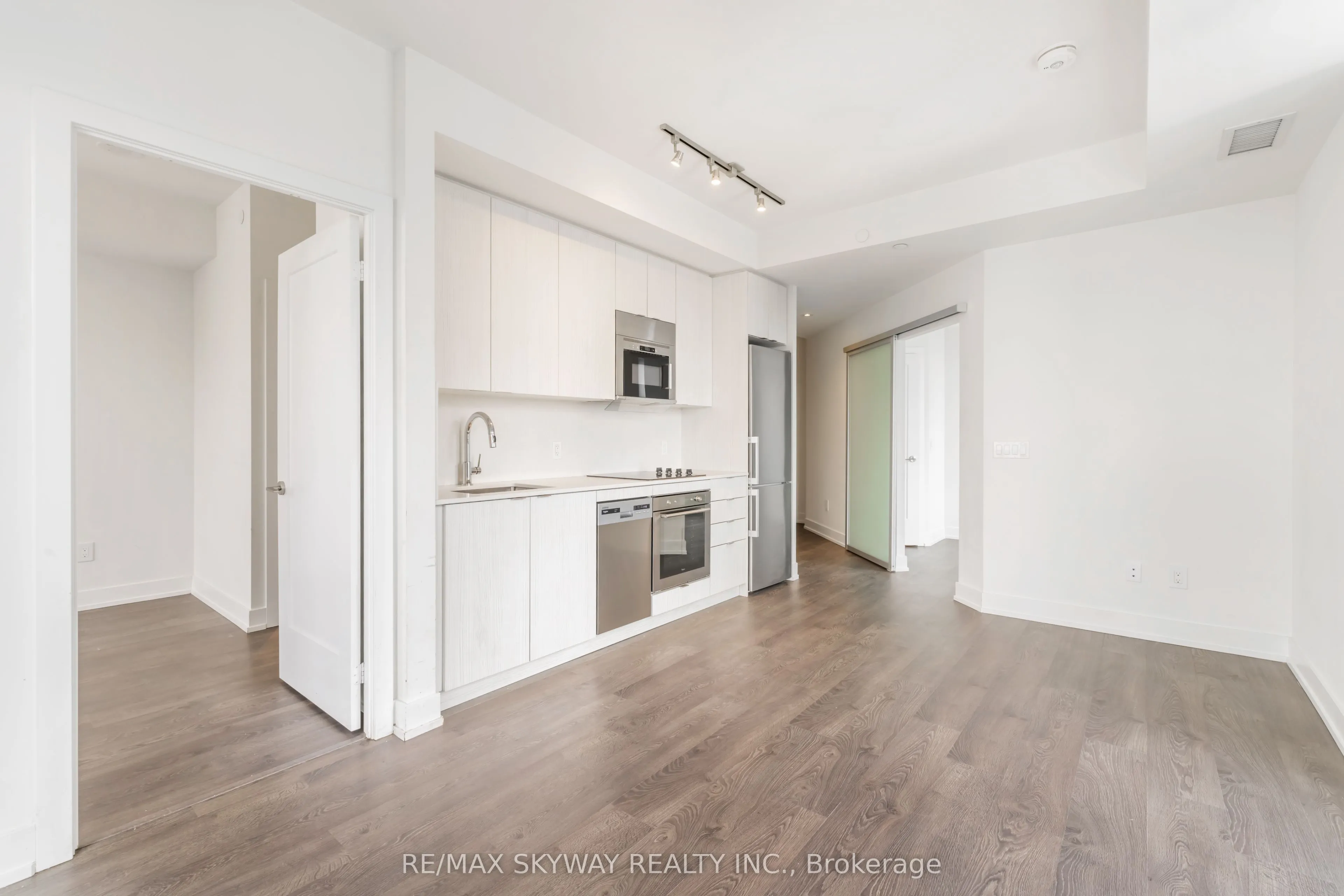 5 Mabelle Avenue W, #3233