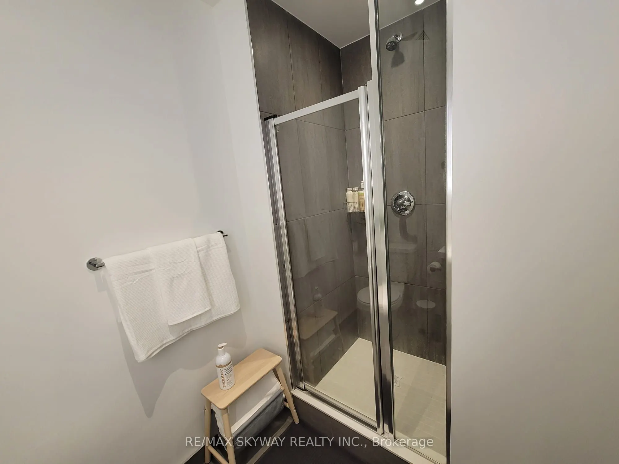5 Mabelle Avenue W, #3233