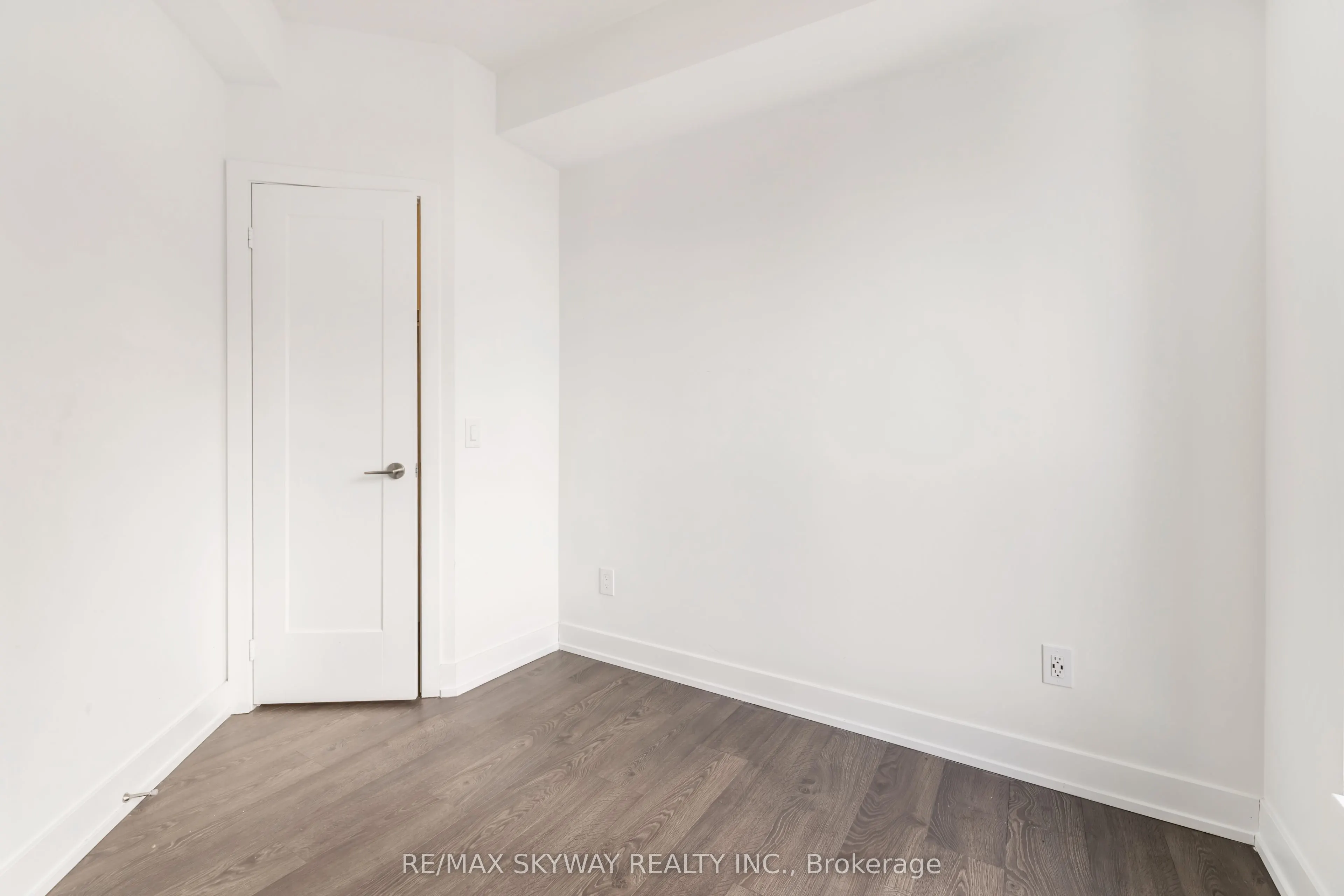 5 Mabelle Avenue W, #3233