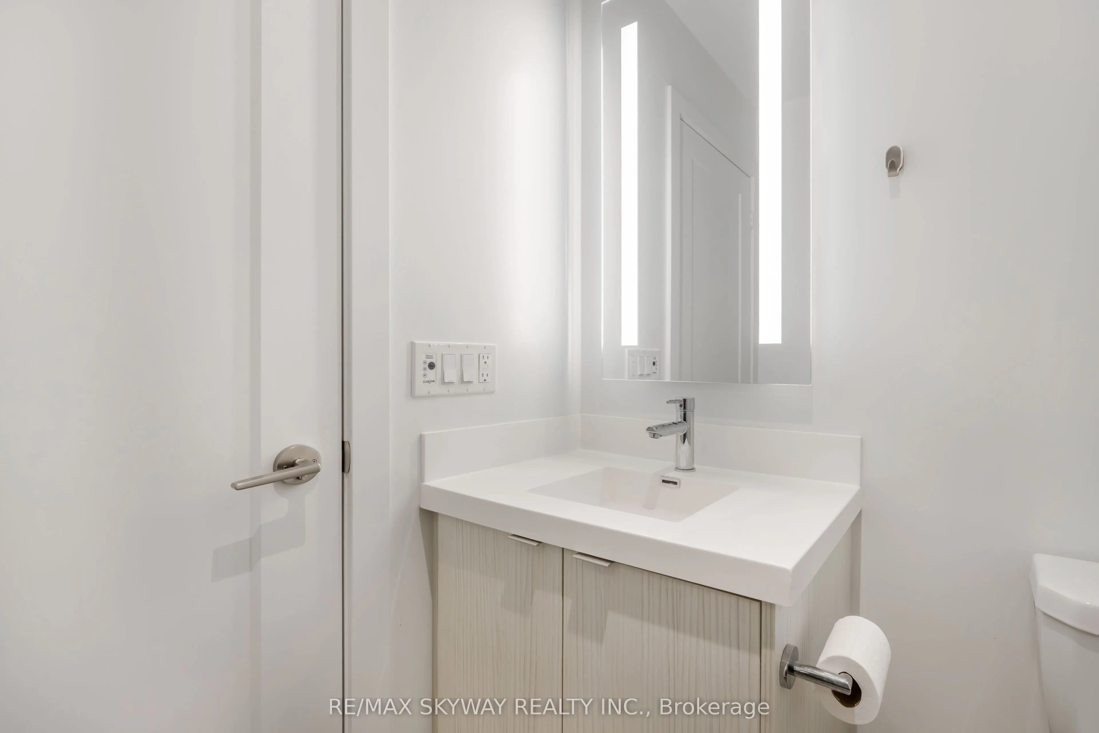 5 Mabelle Avenue W, #3233