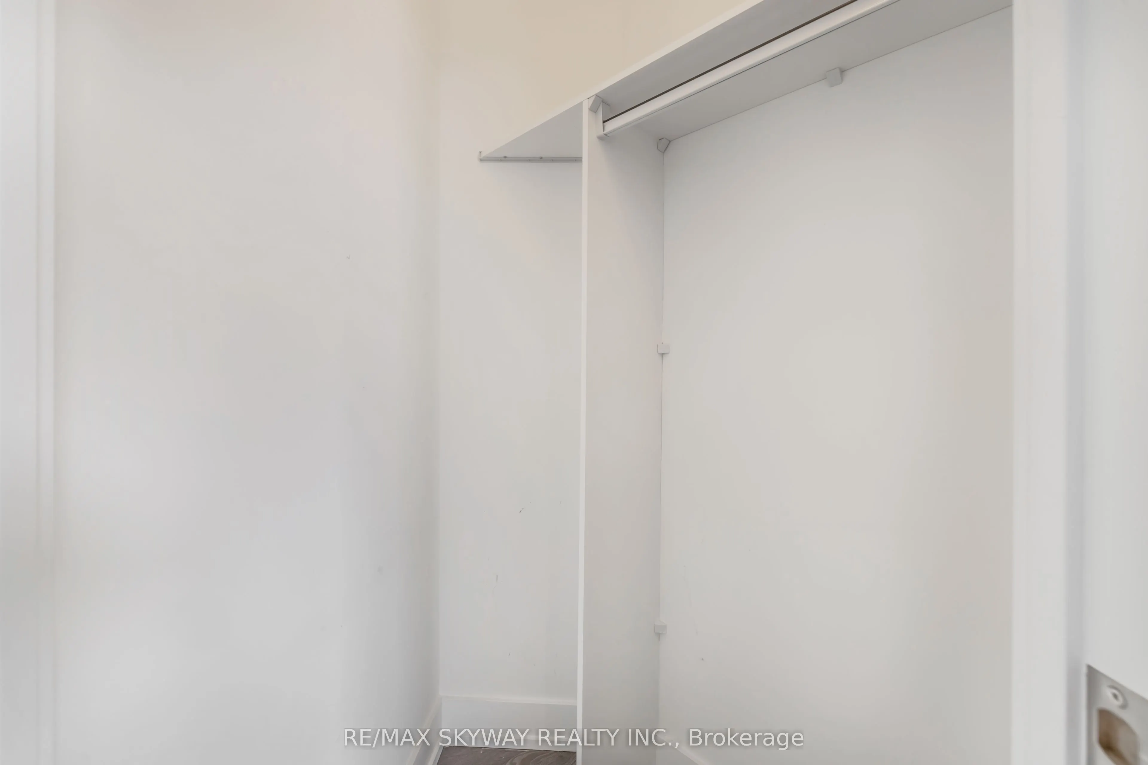 5 Mabelle Avenue W, #3233